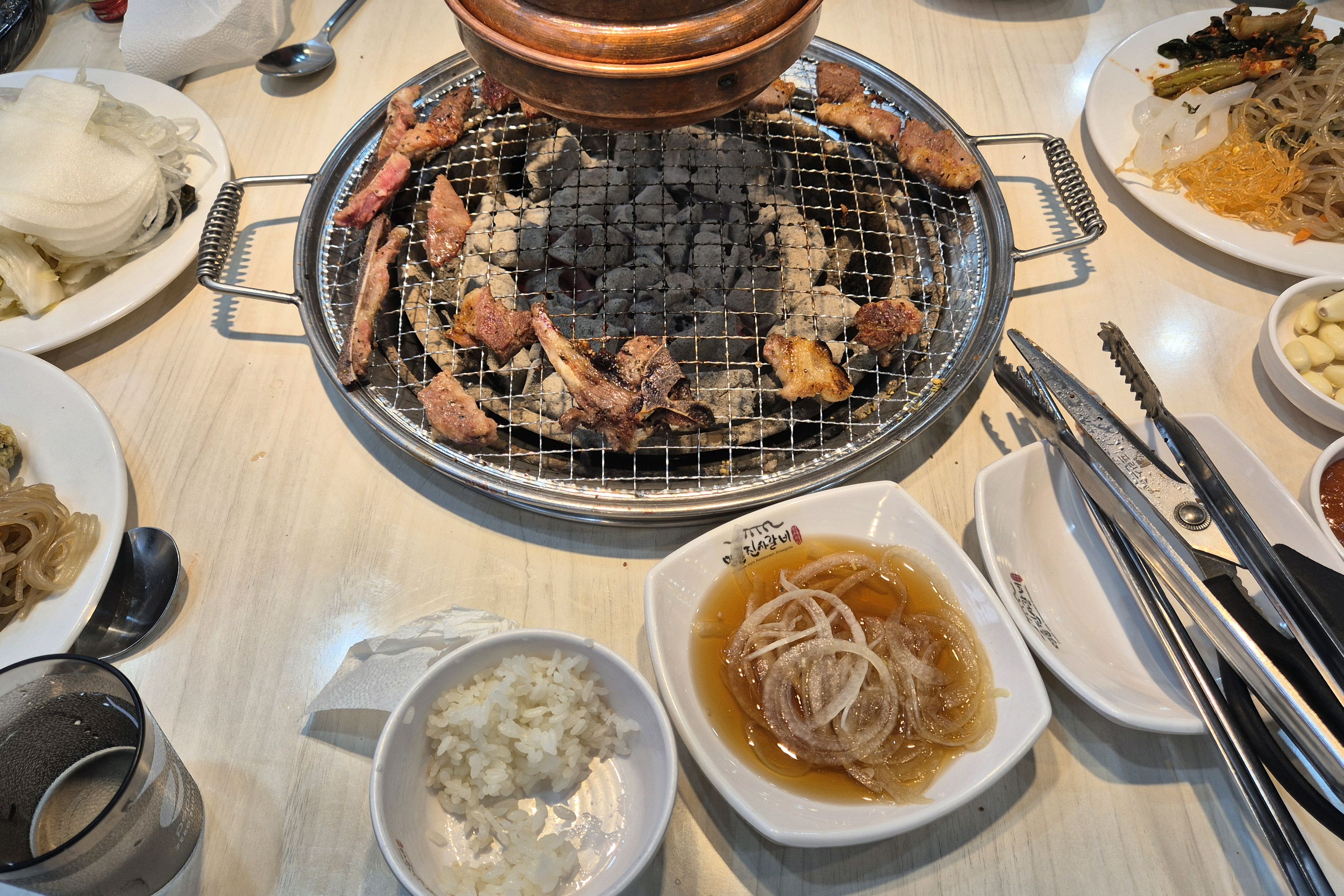 다른매장들보다 고기 종류나 사이드가 별로 없어요 - 철산역 맛집 명륜진사갈비 광명철산점