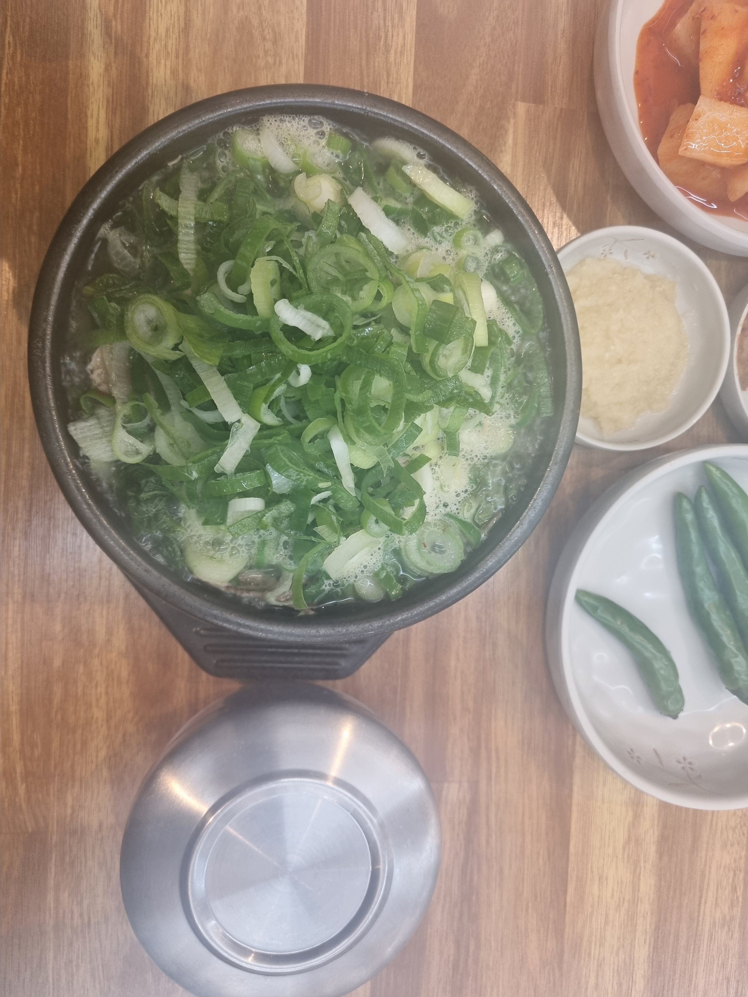 너무 맛있어요!! 해장국 양 완전 푸짐하고 시원하고 맛잇습니다 부산역 근처라 꼭 드시고 이