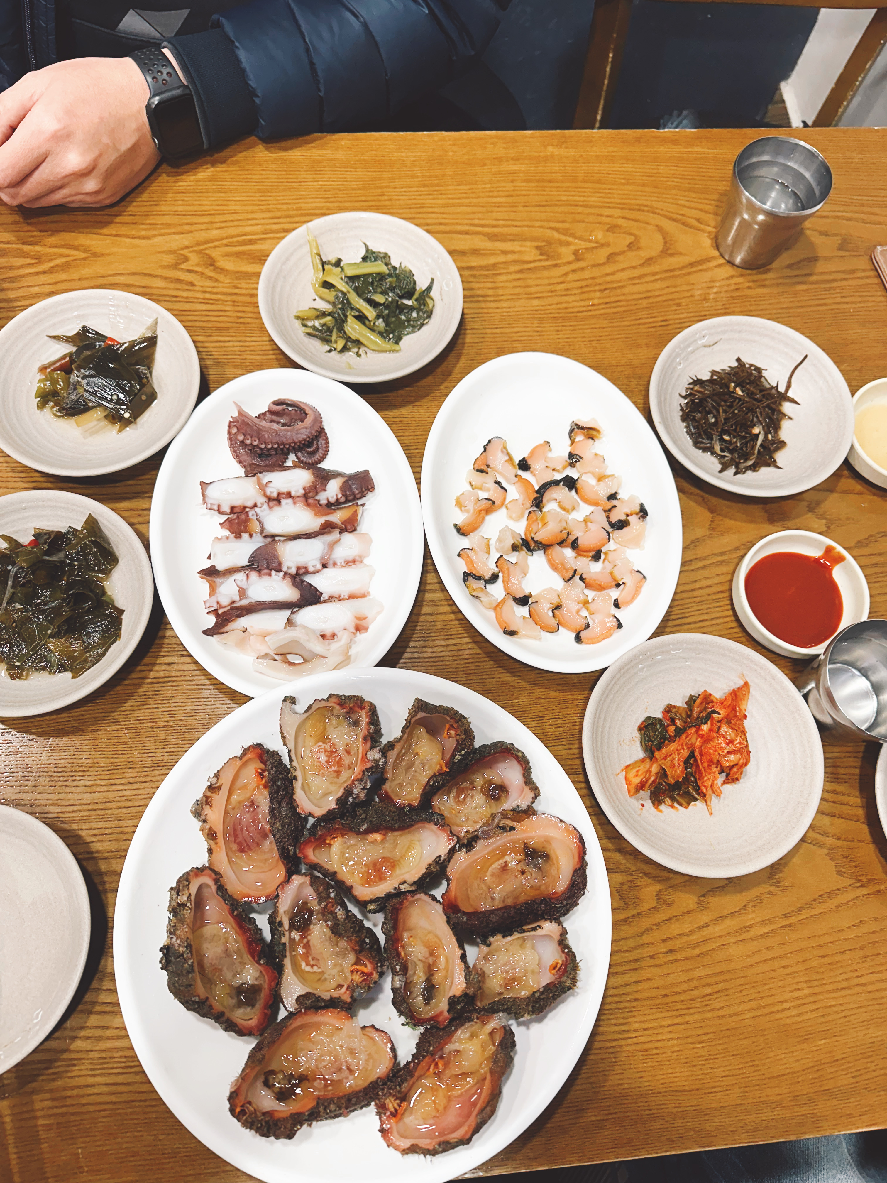 해산물 모듬이랑 보말죽 먹었는데 - 제주 맛집 일통이반