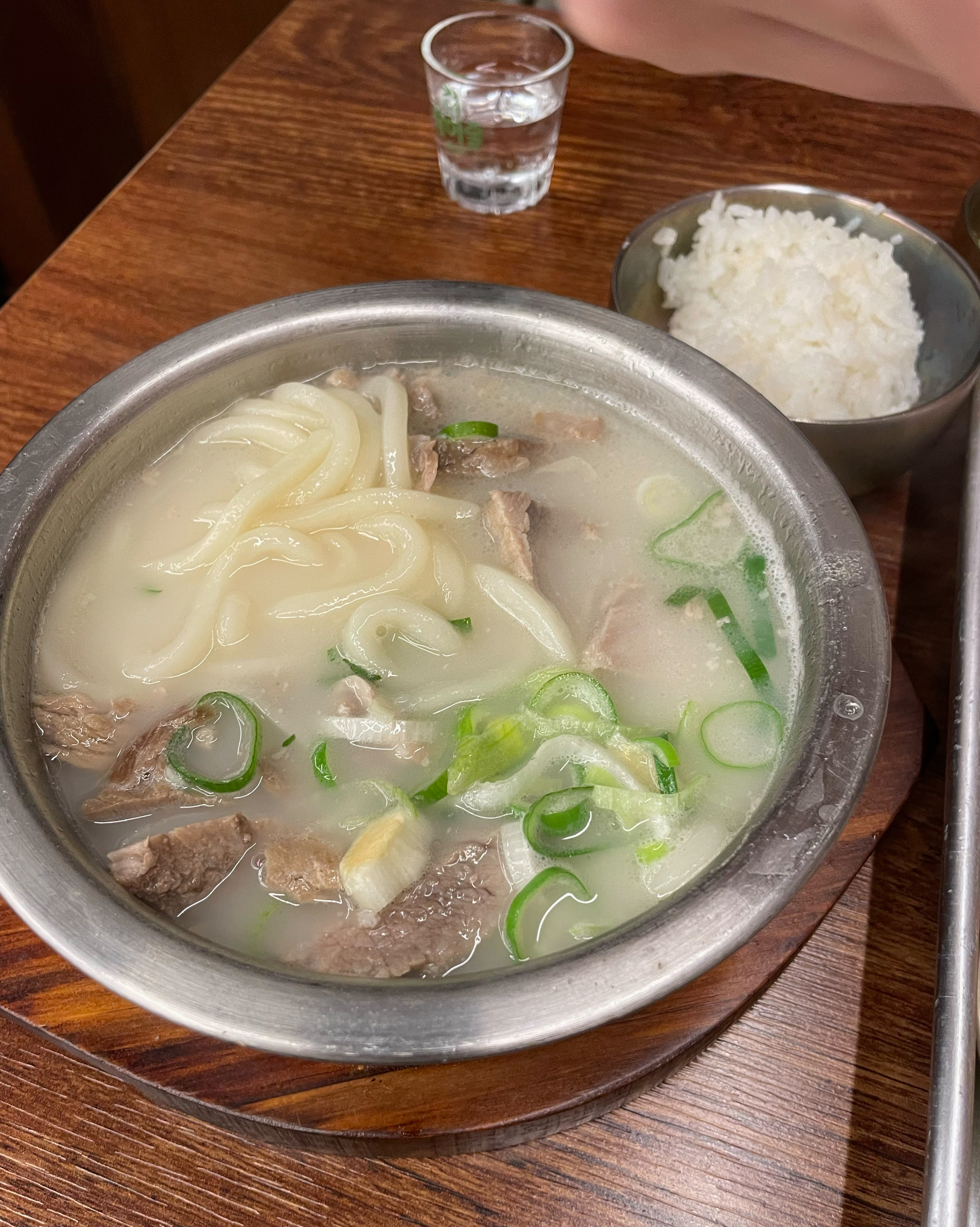 배불러서 돼지우동 어리굴젖해서 - 권선동 맛집 안녕돼지국밥 권선점