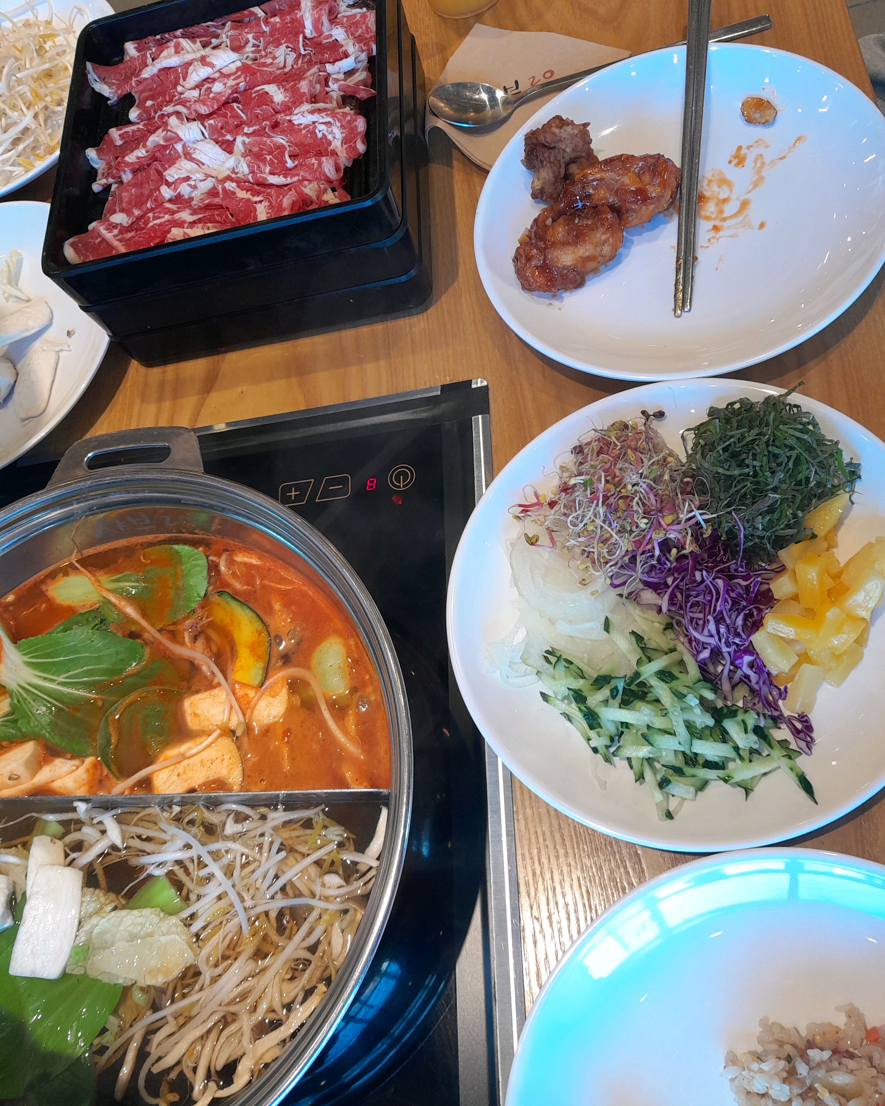신선한 여러 가지 야채랑 함깨 먹어니 아주 좋네요 - 진주 평거동 맛집 샤브20 진주점