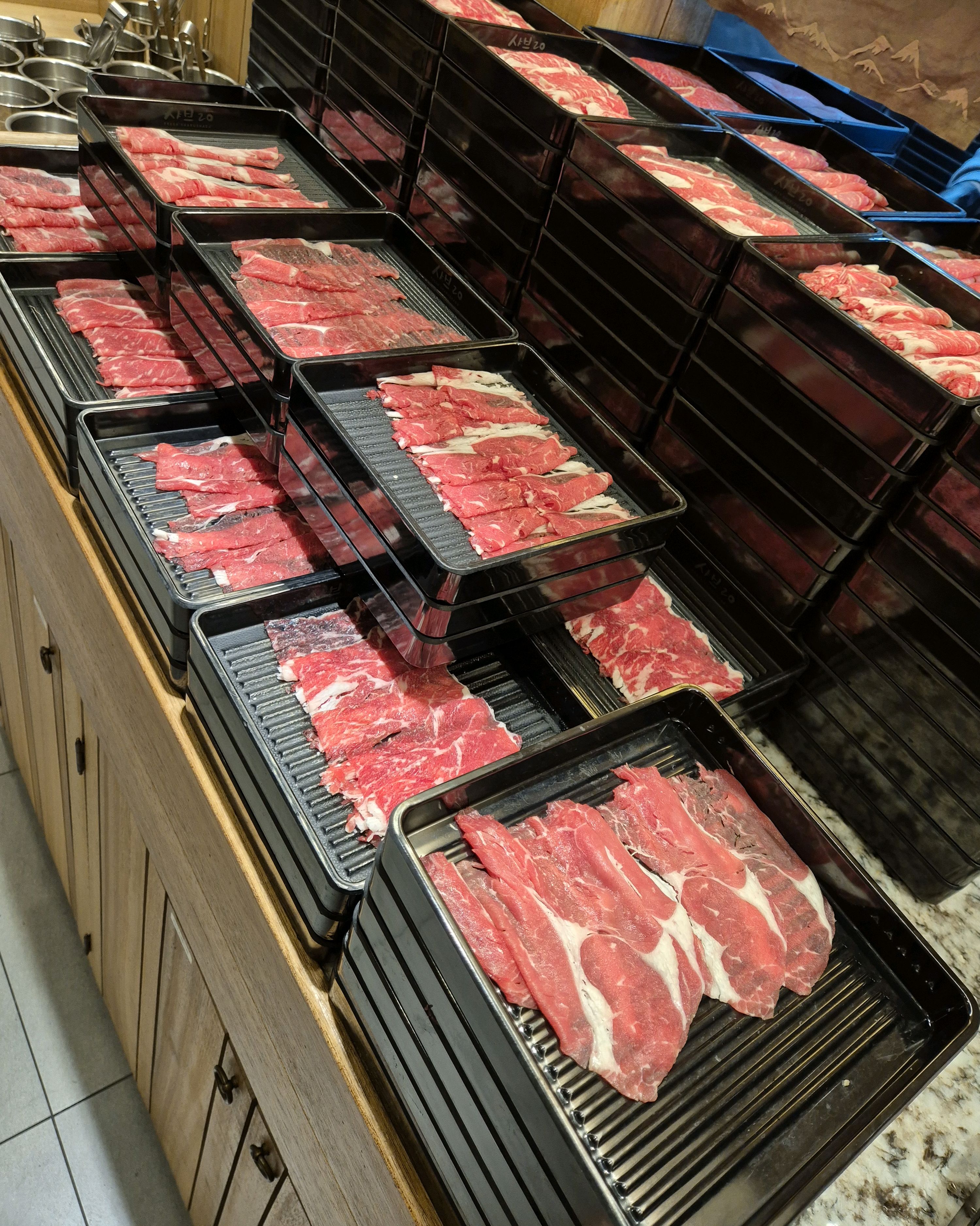 고기가 신선하고 맛있는데 무제한이라서 자주 와요~ 직원분들도 진짜 친철해요~!! ㅎㅎ - 부산 개금 맛집 샤브20 부산가야점