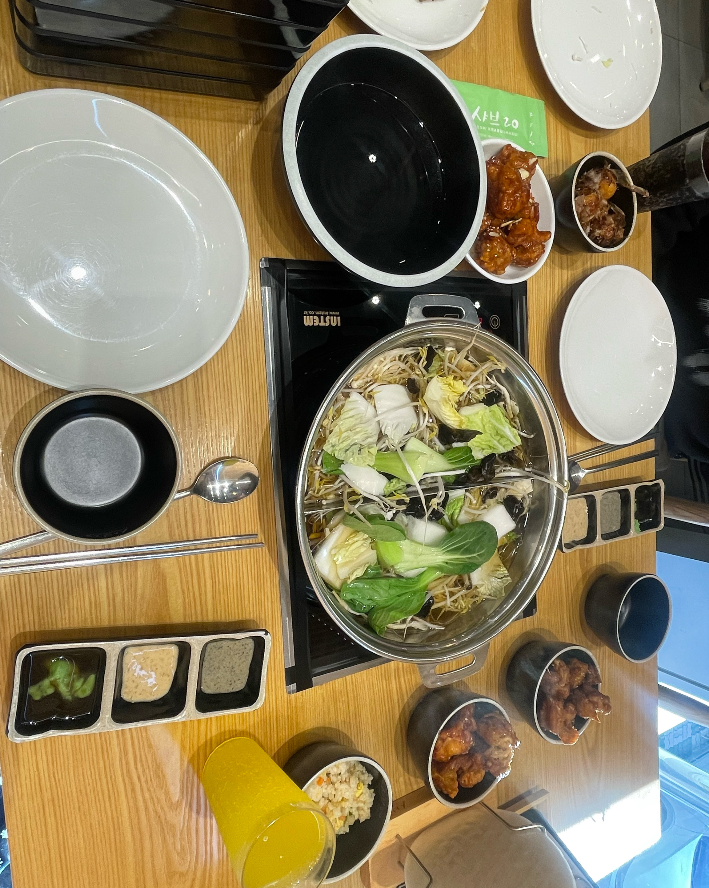 베이스는 가쓰오부시가 제일 맛있고 샤브샤브 생각날때마다 가는곳!! 재방문만 거의 5번째!!