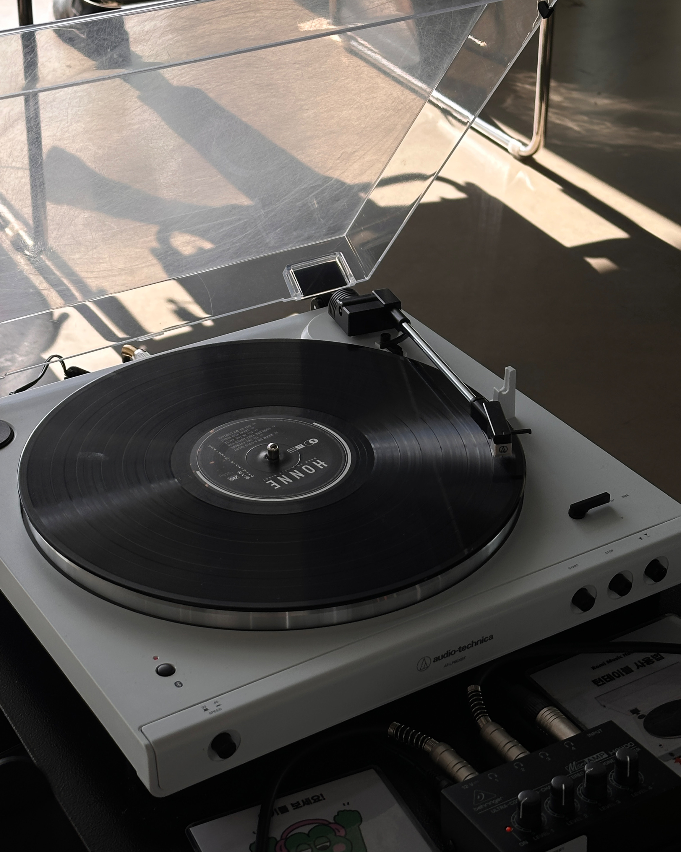 LP는 처음 듣는데 분위기도 있고 좋아요~ - 제주 맛집 로미뮤직하우스