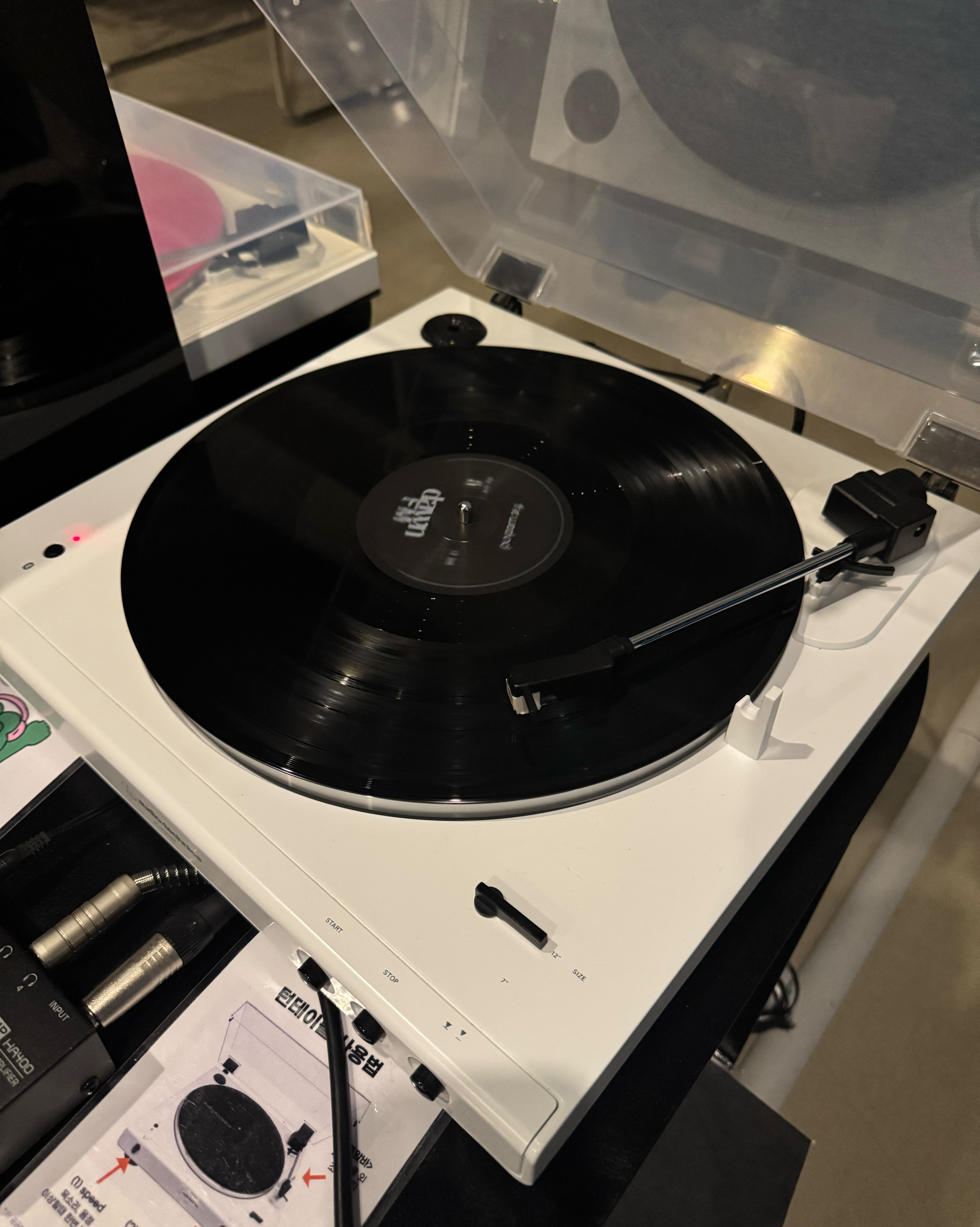 분위기 있고 너무 예뻐요. - 제주 맛집 로미뮤직하우스