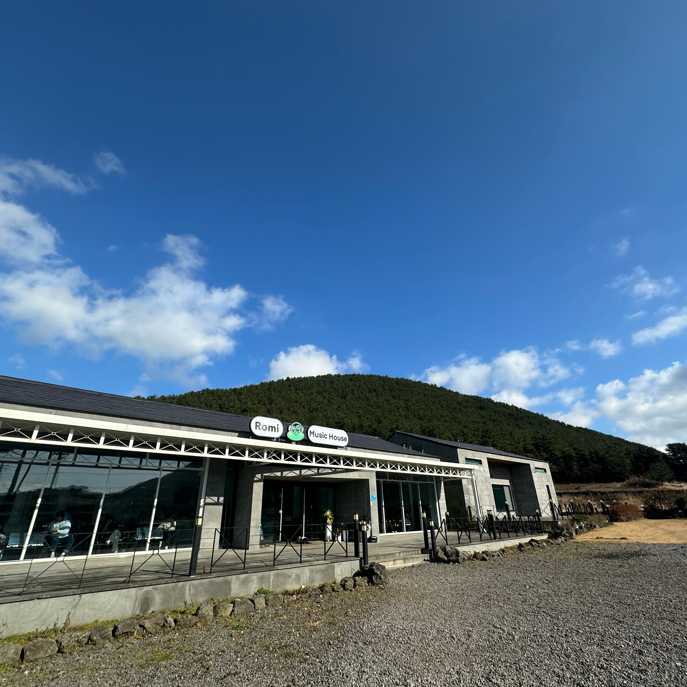 궁금해서 와봤는데 예상보다 더 좋은 곳! 디테일 하나하나 진심이 느껴지는 너무 멋진 곳. 