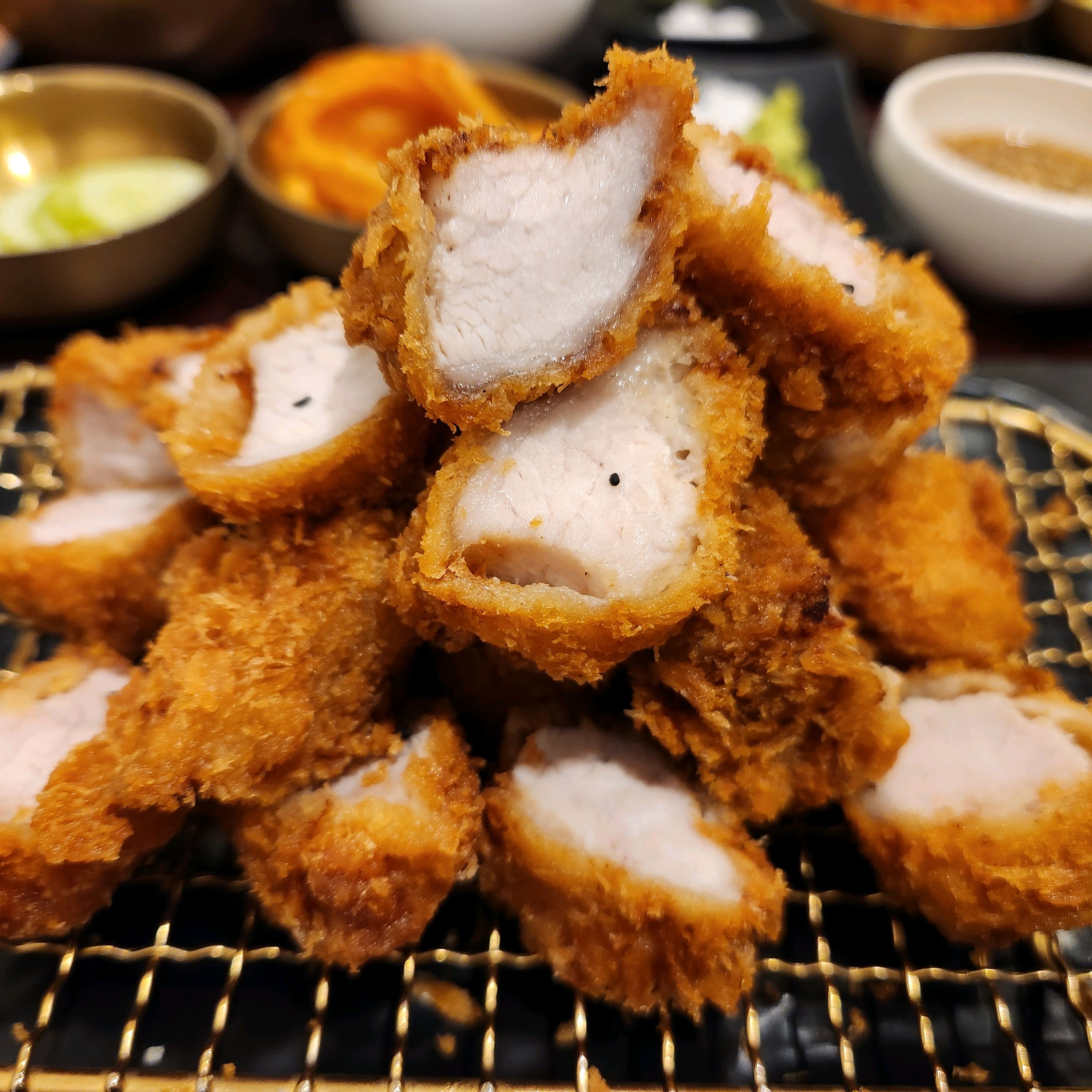 오랜만에 맛있는 삼겹카츠 먹었어요 - 대전 맛집 숯불돈까스