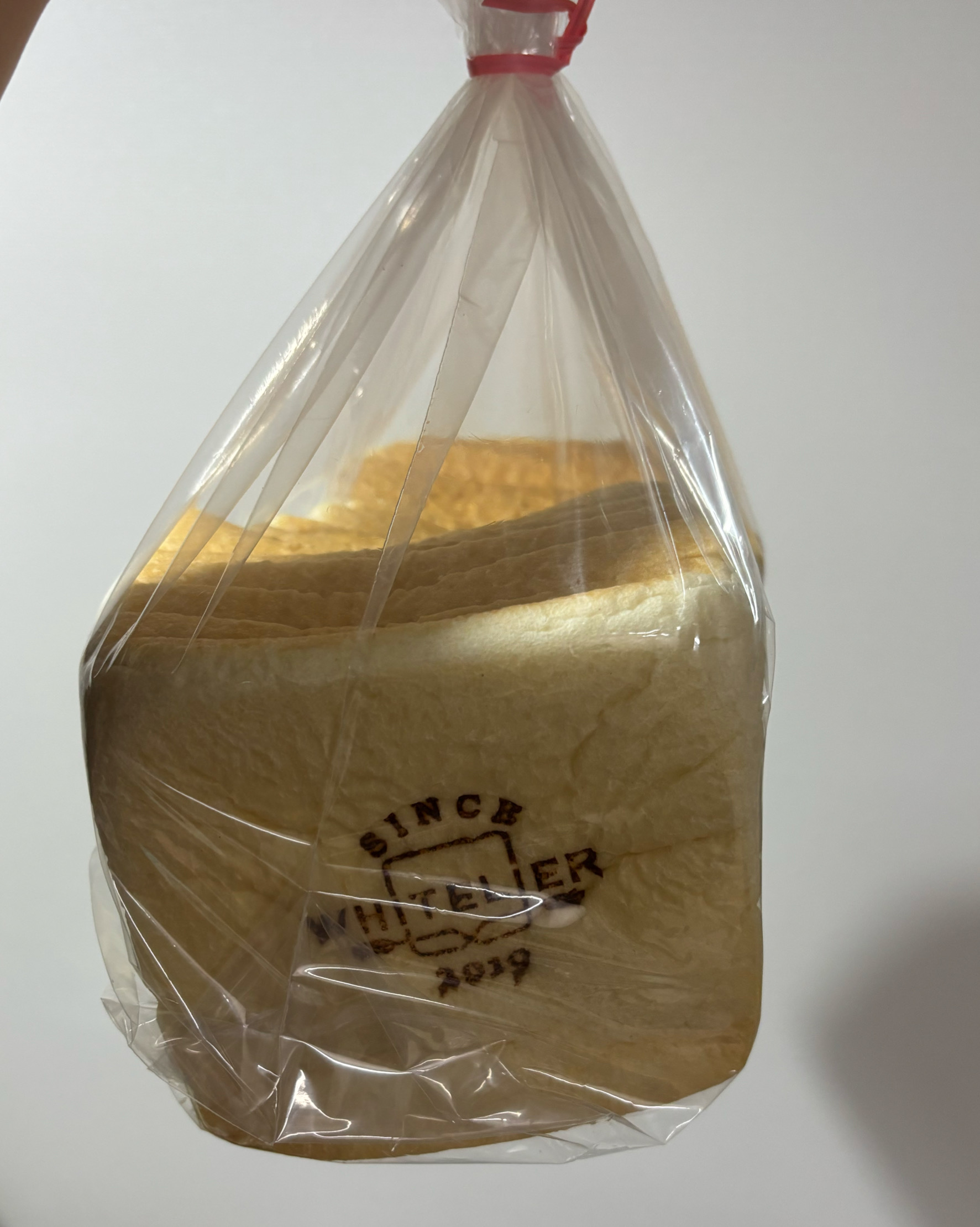 사장님 너무 친절하시구 식빵 너무 맛있어서 n번째 사먹고 있어요. - 경남 사천 맛집 화이트리에 사천점
