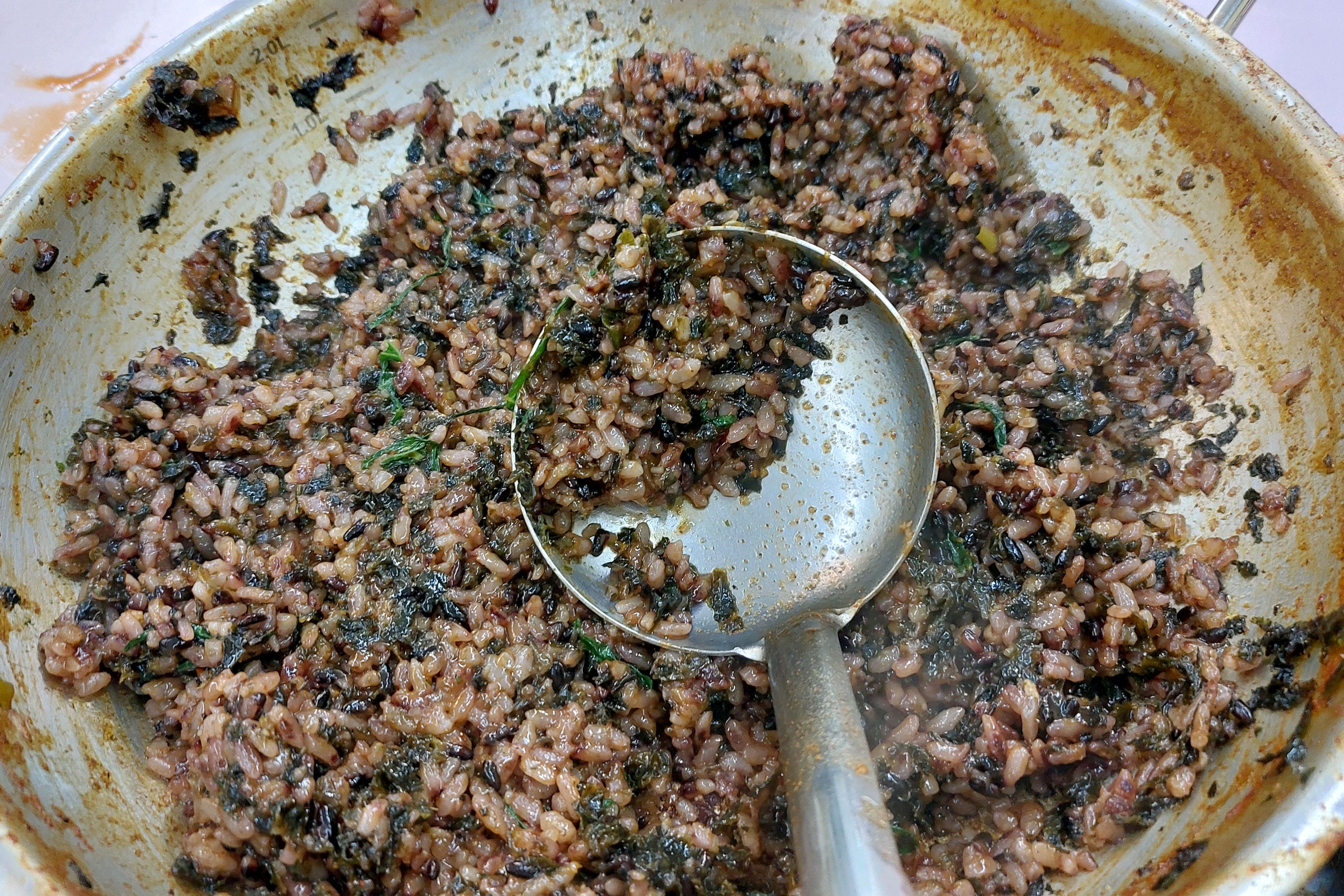 맵지 않고 맛있어요 ㅎㅎ 밥까지 볶아먹으면 아주 든든해요~ 동네 맛집이고, 매장이 깔끔해요