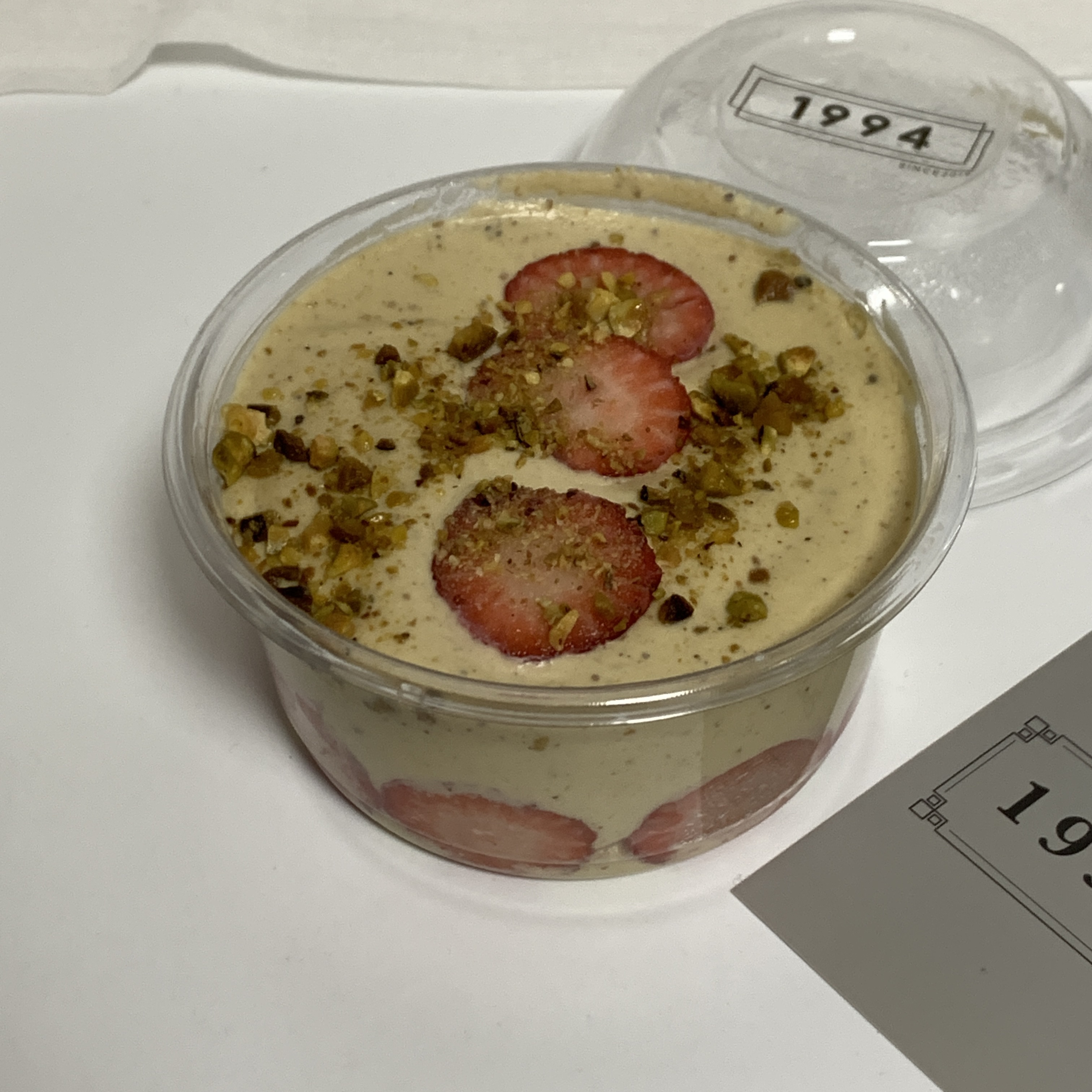 피스타치오딸기미니프레지에 (₩12,900) - 망원동 맛집 1994양과점
