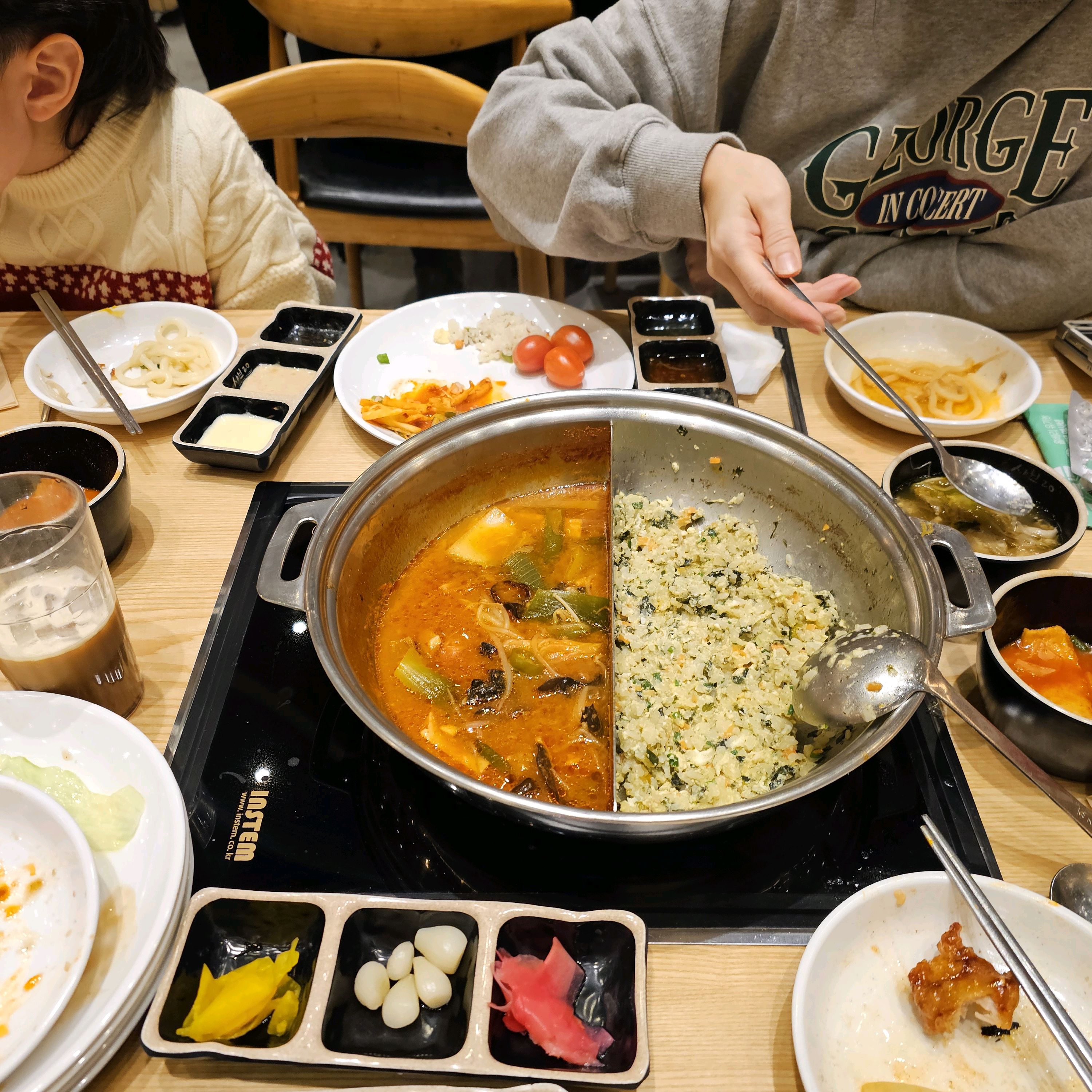 대체적으로 전부 맛있네요. 크리스마스라 사람이 음청 많네요 직원분들 고생많으셨겠어요~~~~