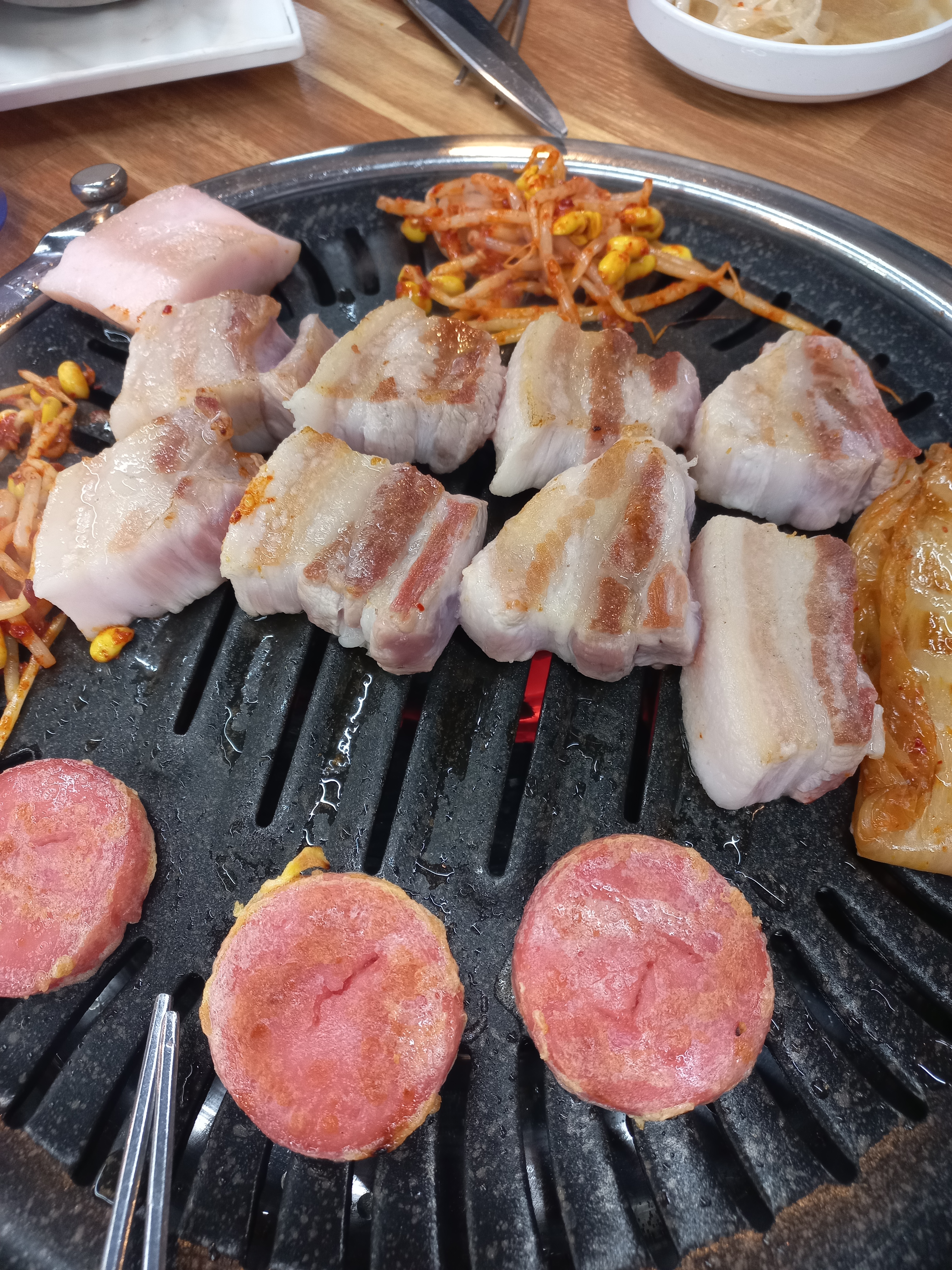 이전하기 전부터 가족이랑 다닌 삼겹살집, 오랜만에 와도 맛있네요! 늘 삼겹살 질이 좋아서