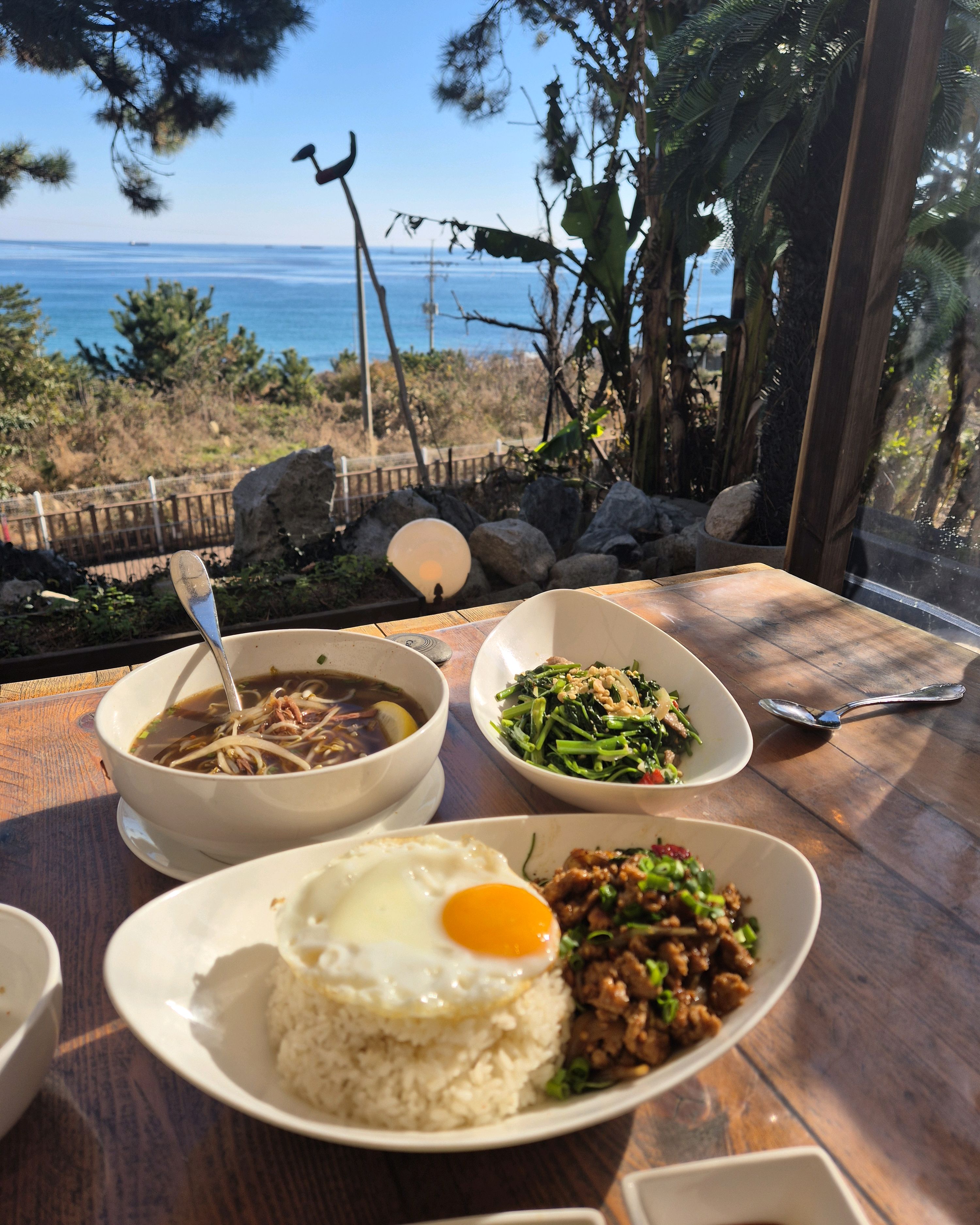 모닝글로리랑 카파오무쌉 맛나요~~쌀국수는 살짝 단맛?제 입맛에는 그랬습니다ㅋㅋ모닝글로리는