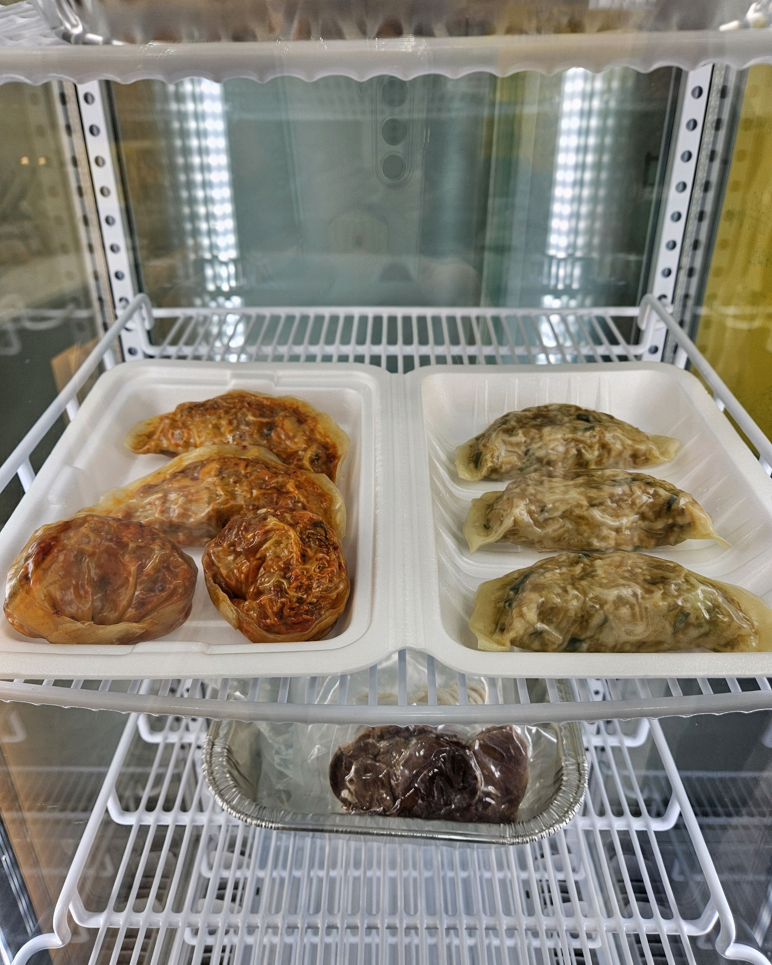 지나는 길에 우연이 들린곳인데 만두도 직접빚고 위생적으로 만들고 계셨어요 맛도 좋아서 다시