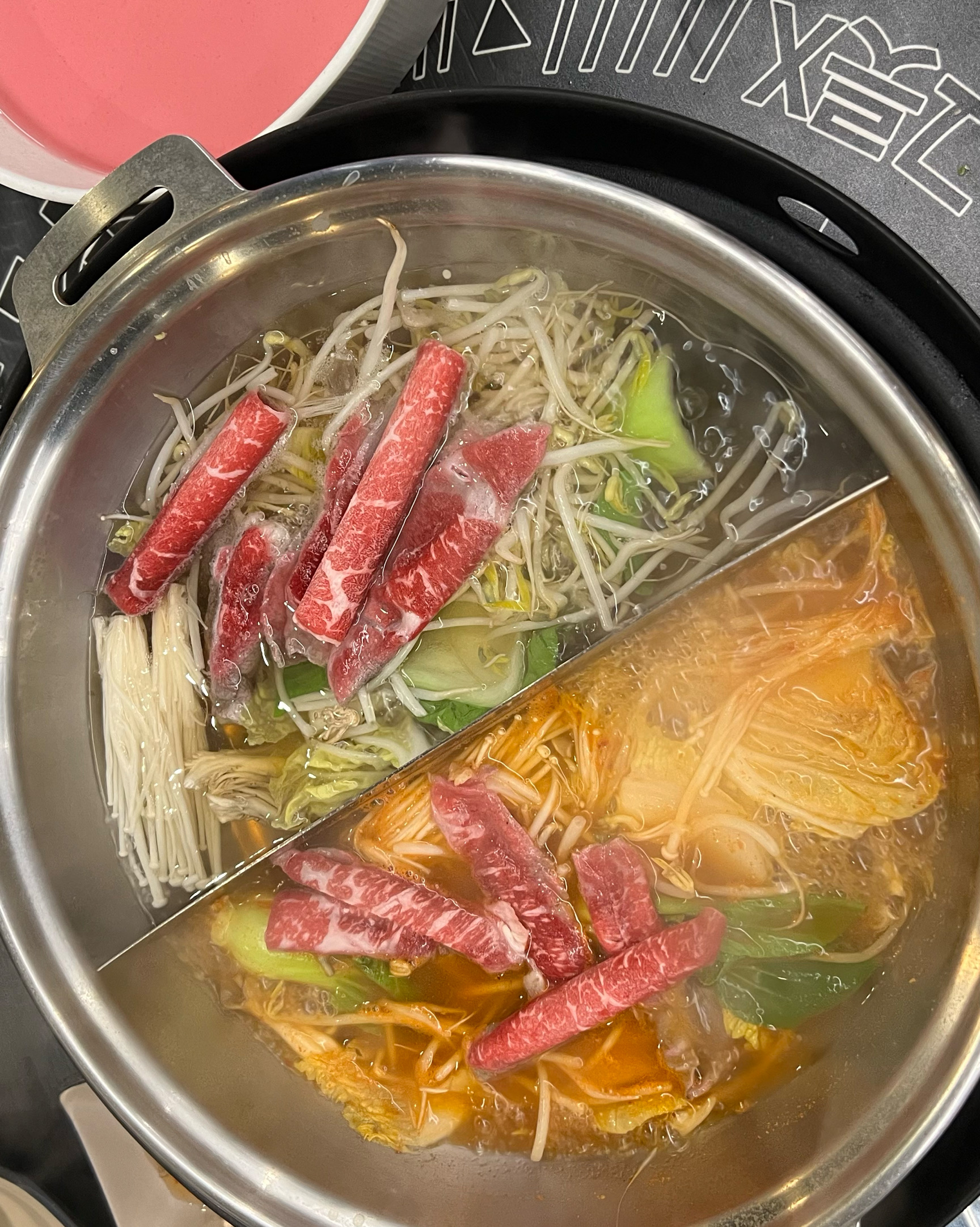 매장 깨끗하고 샤브샤브 먹을때마다 맛있고 배터지게 먹어요❤️ 사장님도 친절하고 주차도 편하