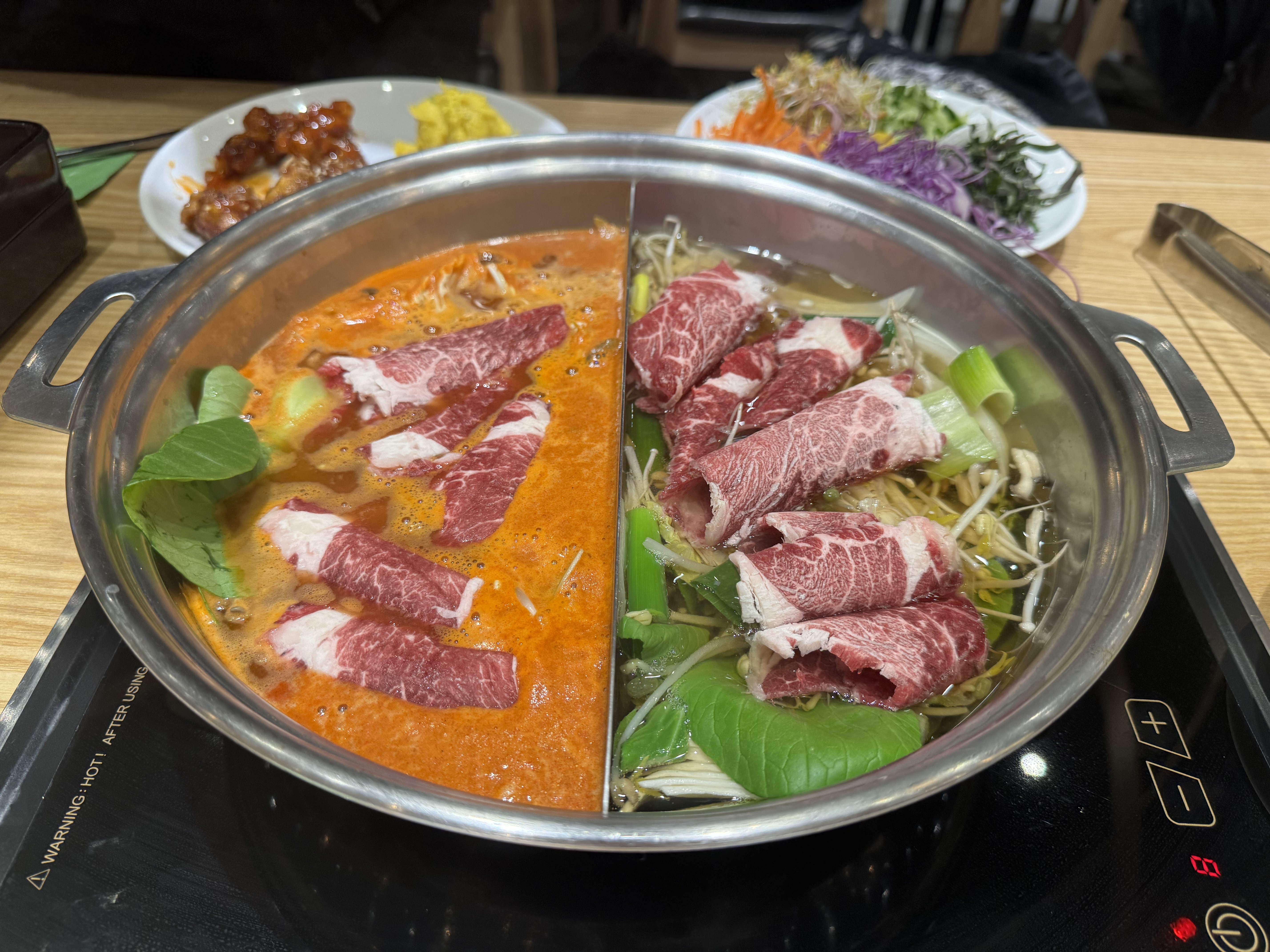 육수 종류가 많아서 고르기가 좋았고 야채도 많고 무한리필이어서 신나게 먹고 왔어요. 자주