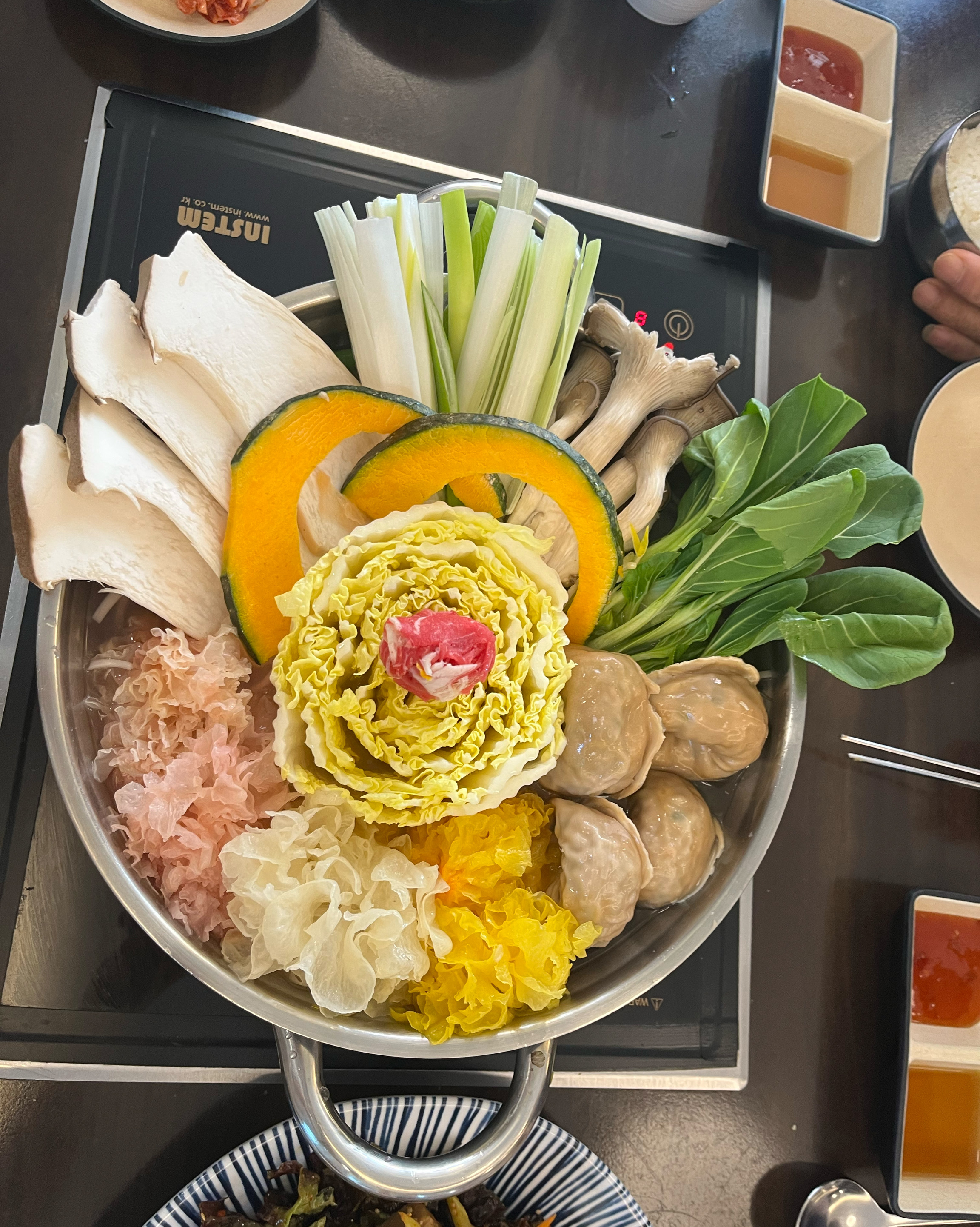 
증산역식당 도투리 샤브칼국수 불광천