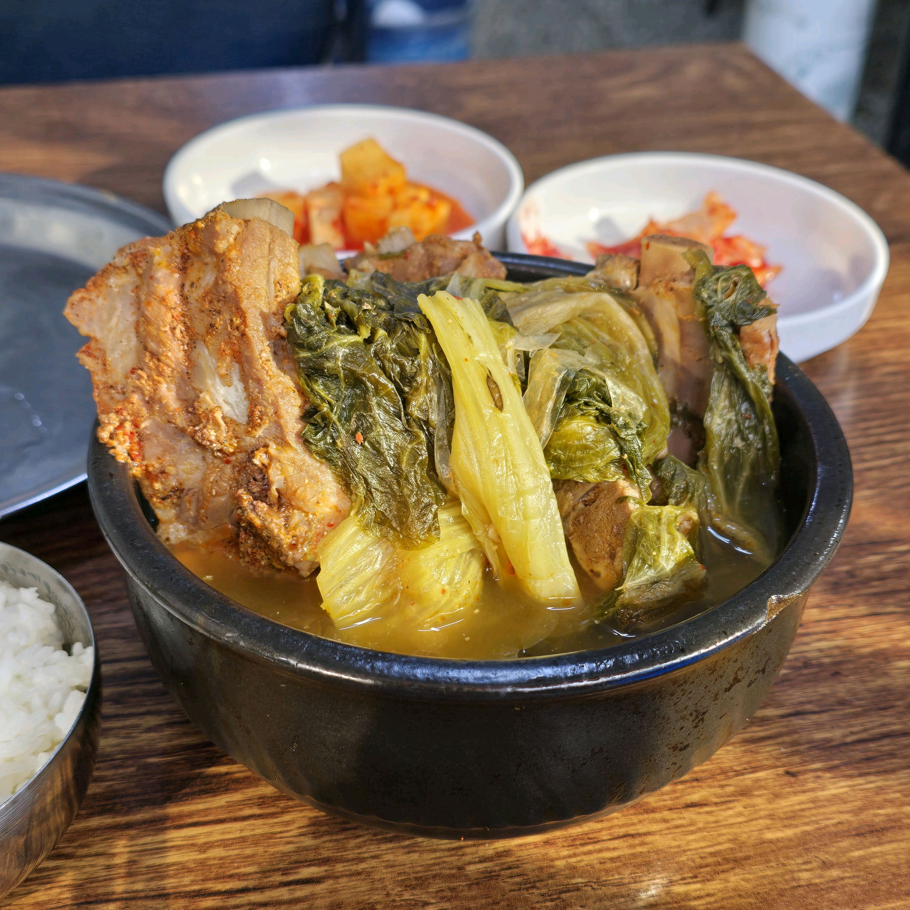 평일 오후에 혼밥하러 갔어요!(웨이팅 없이 바로 입장) 여기 식당에 혼밥 하시는 분들 많더