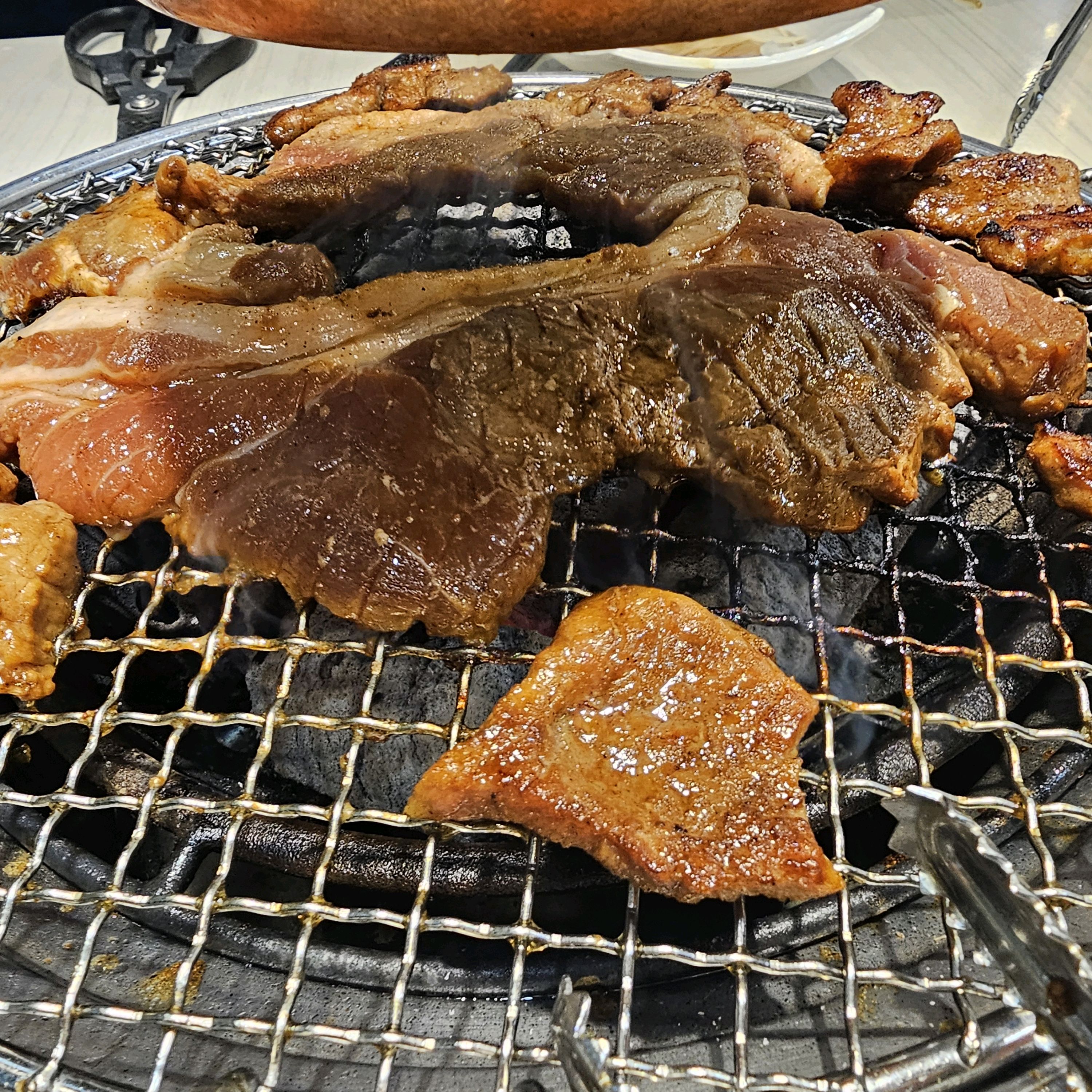 학생들이 많이먹기에는 좋지만 어른들이 가기에는 좀 그렇네요 - 신원동 맛집 명륜진사갈비 삼송신원점