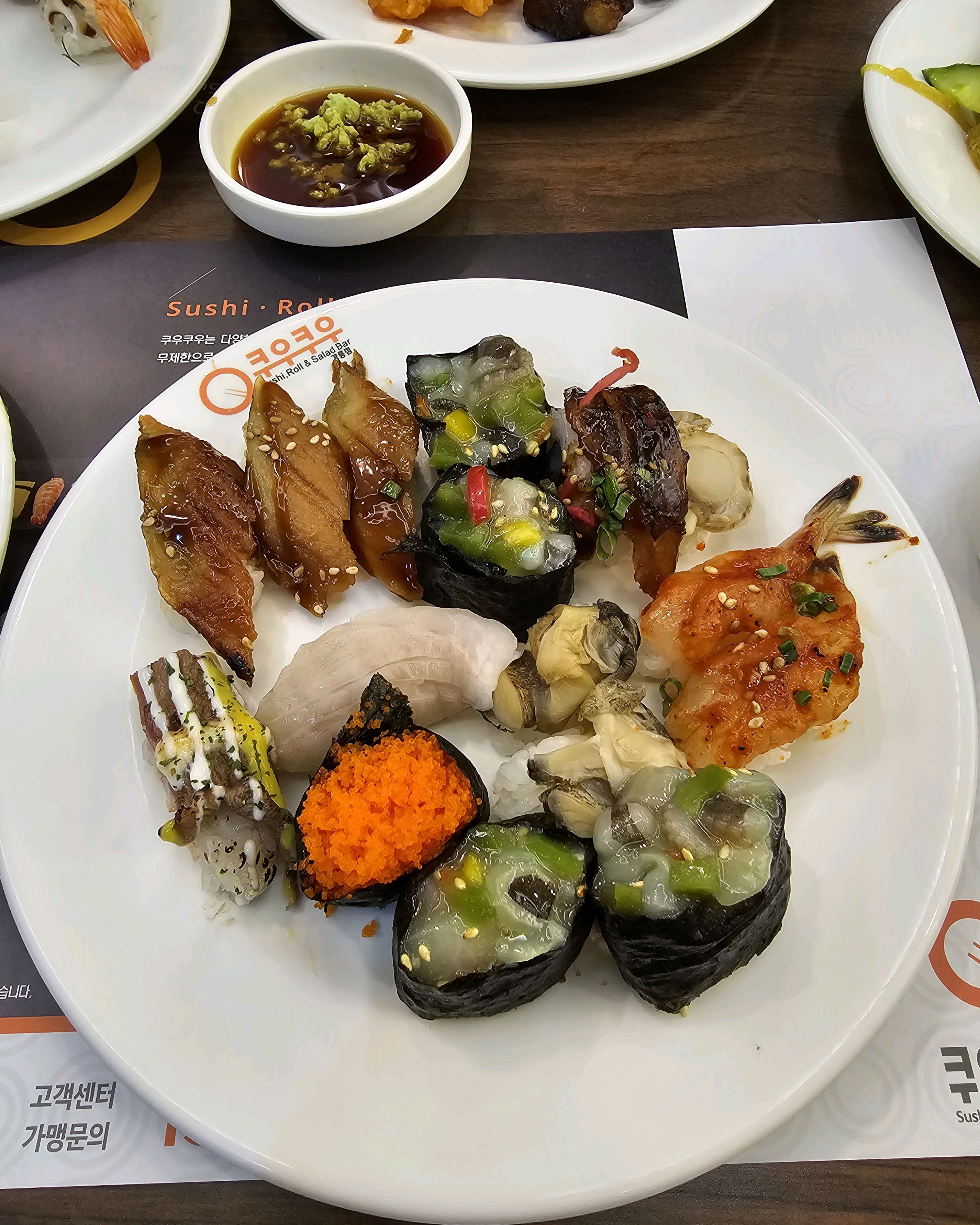 초밥 밥이 작아서 항상 맛있어요~ - 강릉 맛집 쿠우쿠우 강릉점