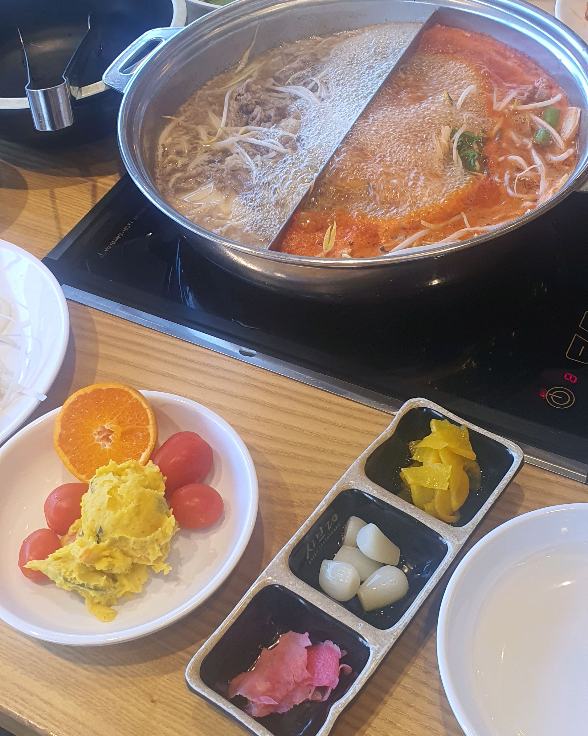 매장이 넓고, 고기리필 눈치주지않아 좋고, - 진주 평거동 맛집 샤브20 진주점