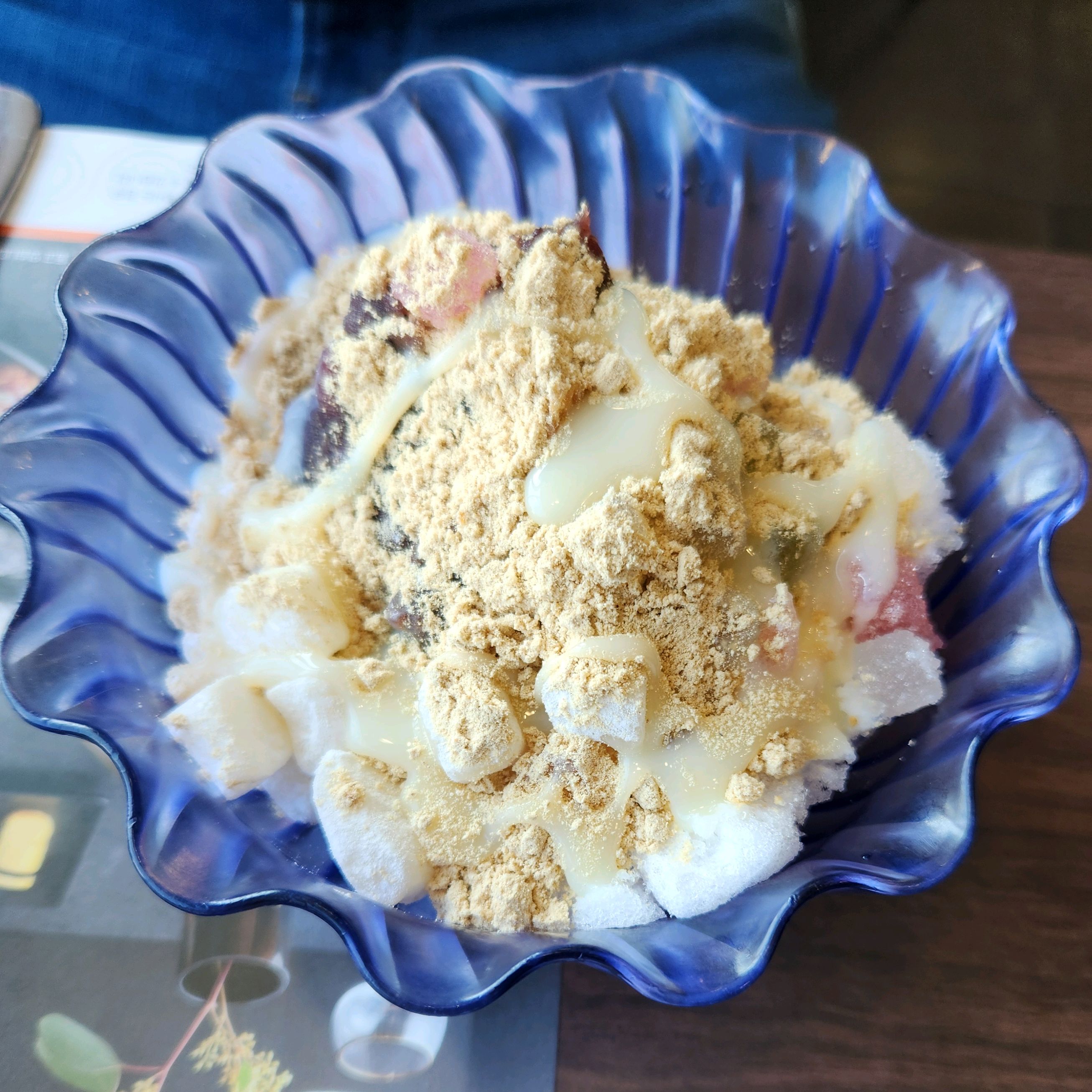 오랜만에 쿠우쿠우.... 다양한 초밥종류와 맛있는 먹을거리.... 엄청 맛있게 먹고 후식