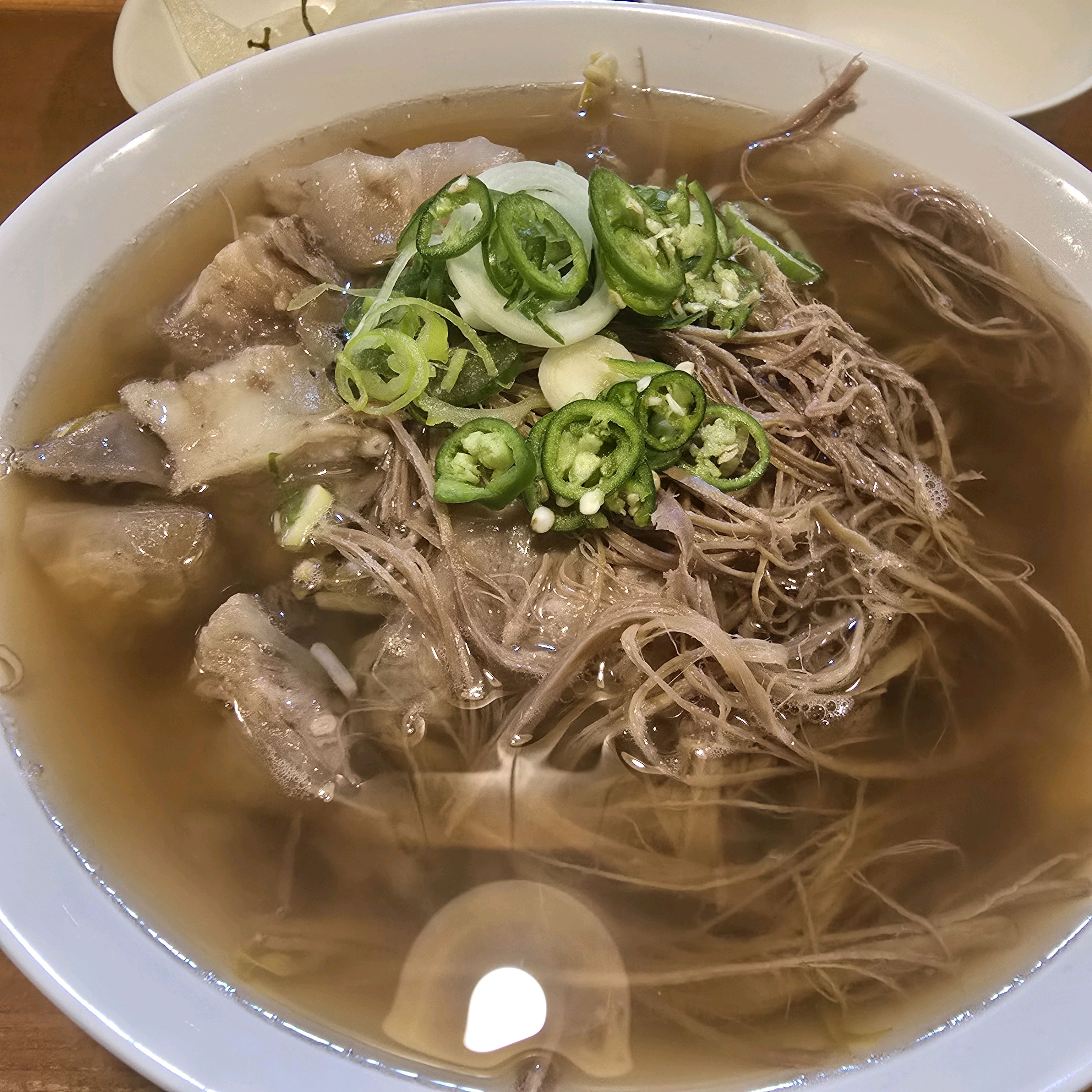 국물이 진하고 맛있어요. 향신료는 강하지 않은데 뭔가 미분당 특유의 매력과 중독성 있는 맛