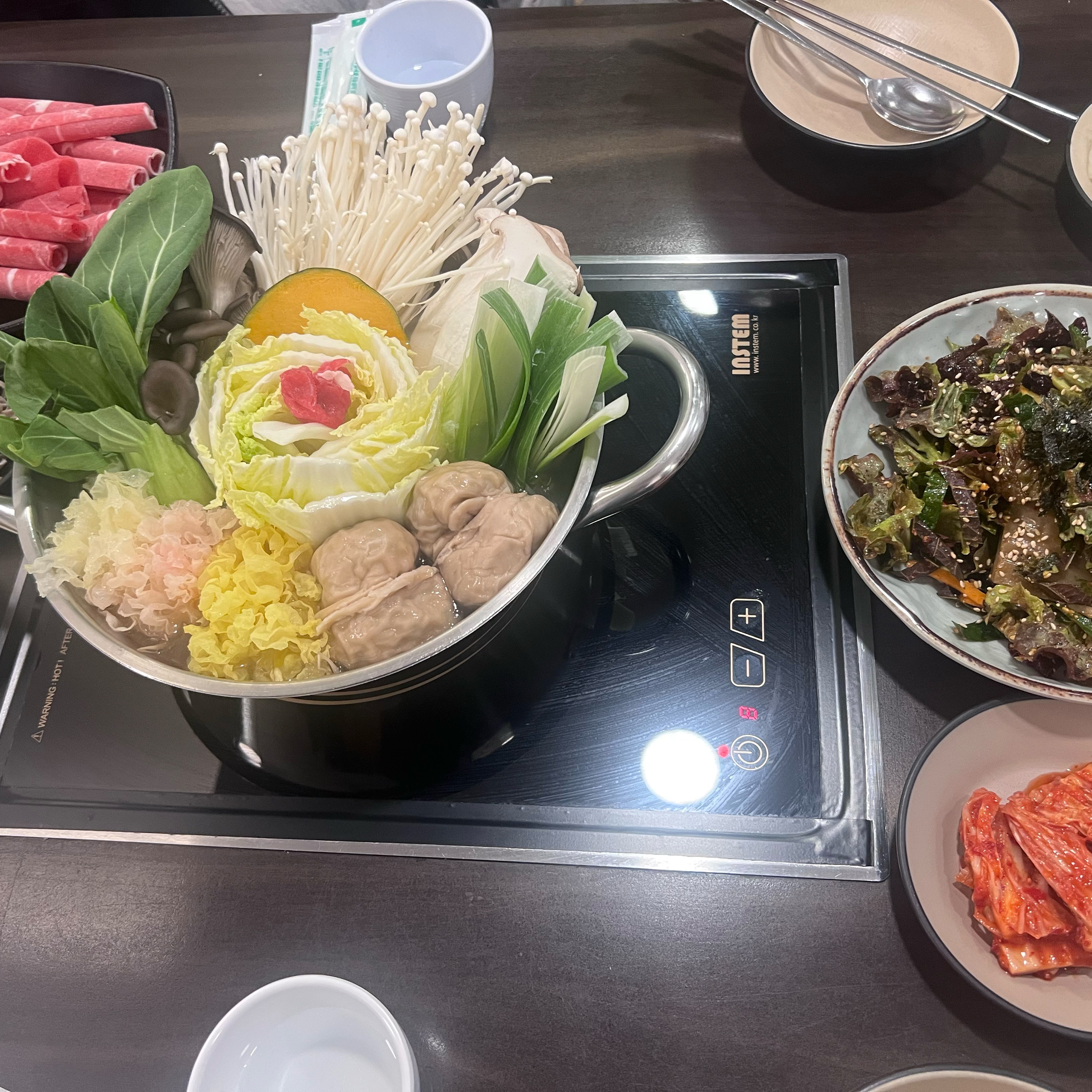 
증산역식당 도투리 샤브칼국수 불광천