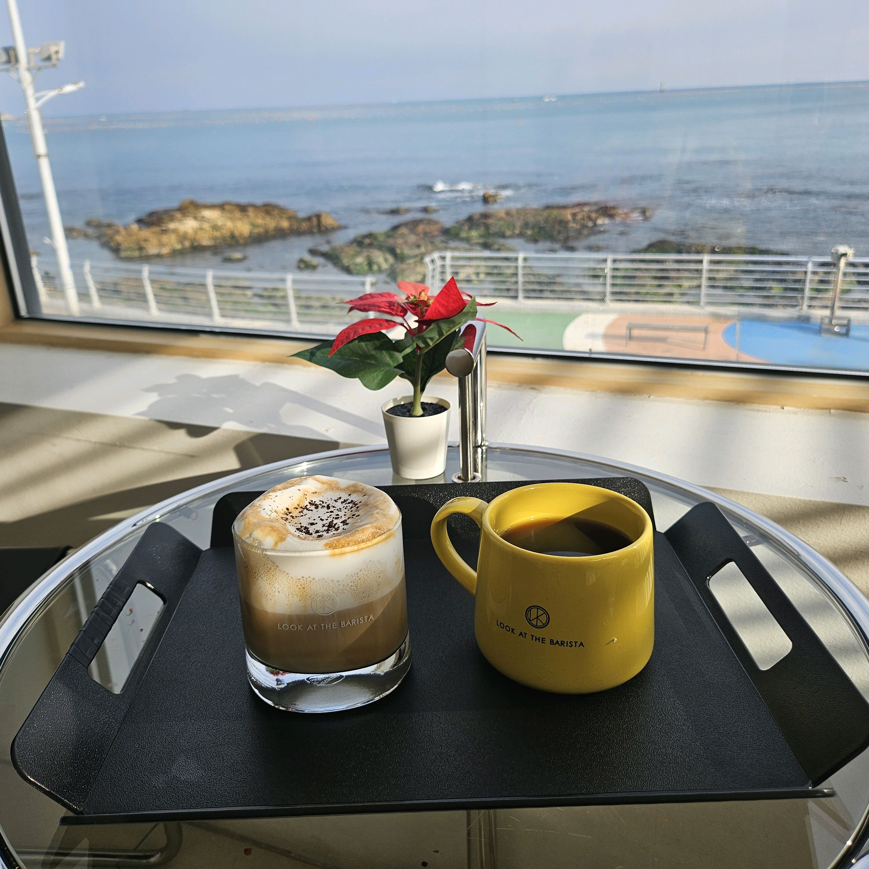 룩앳더바리스타 송정구덕포점은 여행 중 우연히 발견한 곳인데, 기대 이상이었어요. 🏖️ 송정