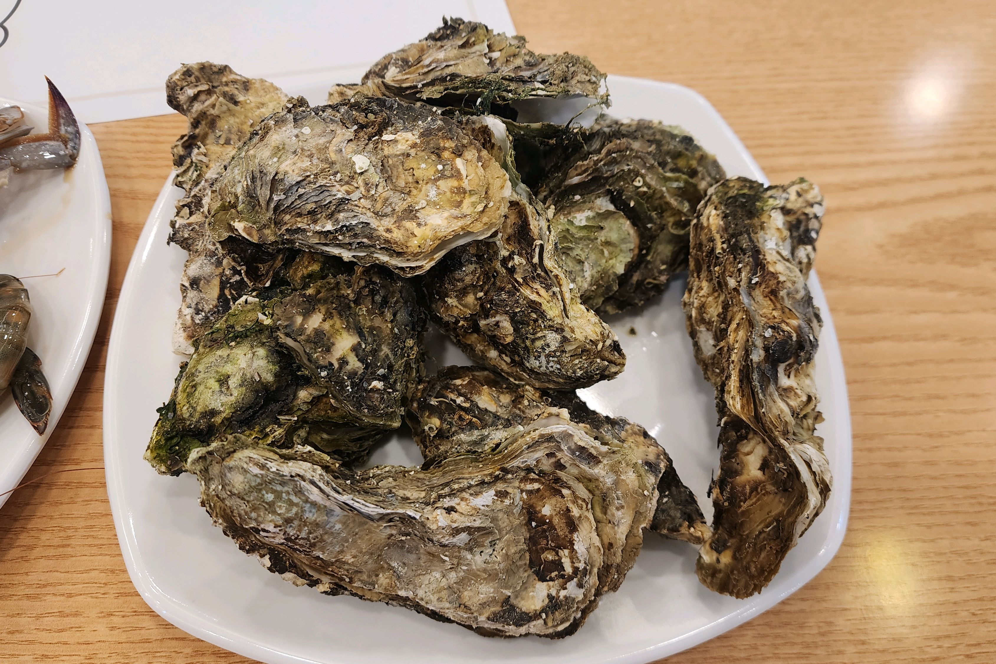 매번 실망했었는데 이번에는 좀 알찬게 구성되어있어서 만족하면서 먹고 왔습니다. 음식 순환이