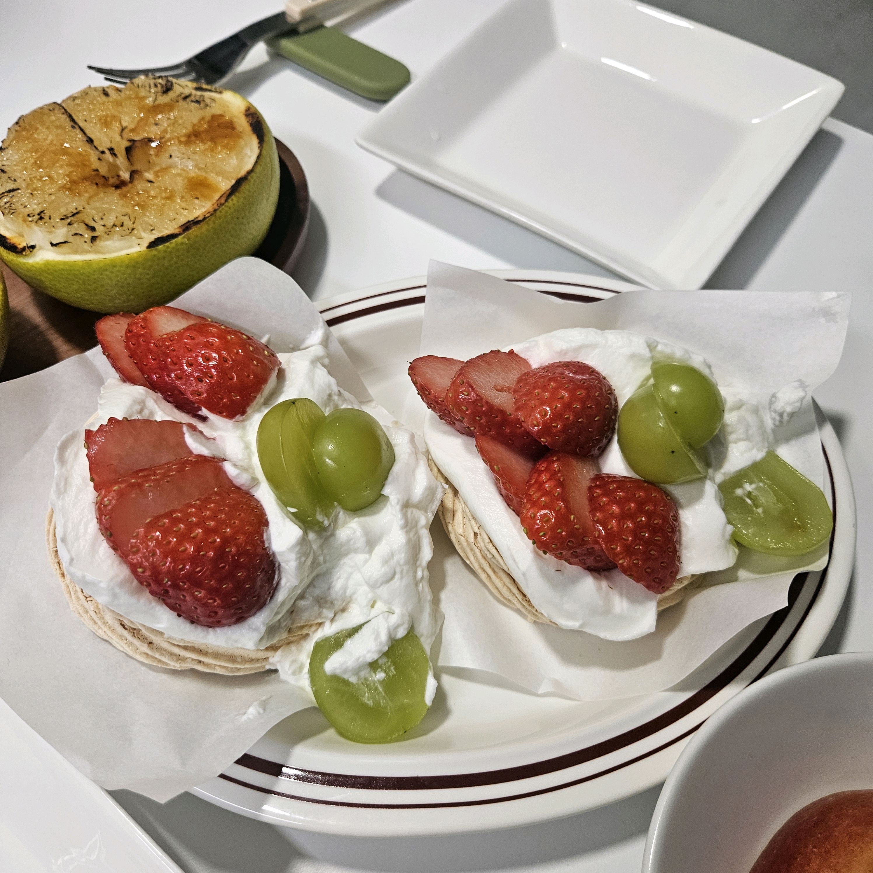 커피는 모르겠지만 디저트중 파블로바 는 정말 강력추천합니다 - 불당동 맛집 제이스맨션