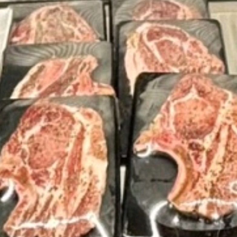 연말이라 모임이 많아서그런지 엄청 시끌벅적했네요. 매번 삼겹살이랑 갈비위주로 먹었었는데,