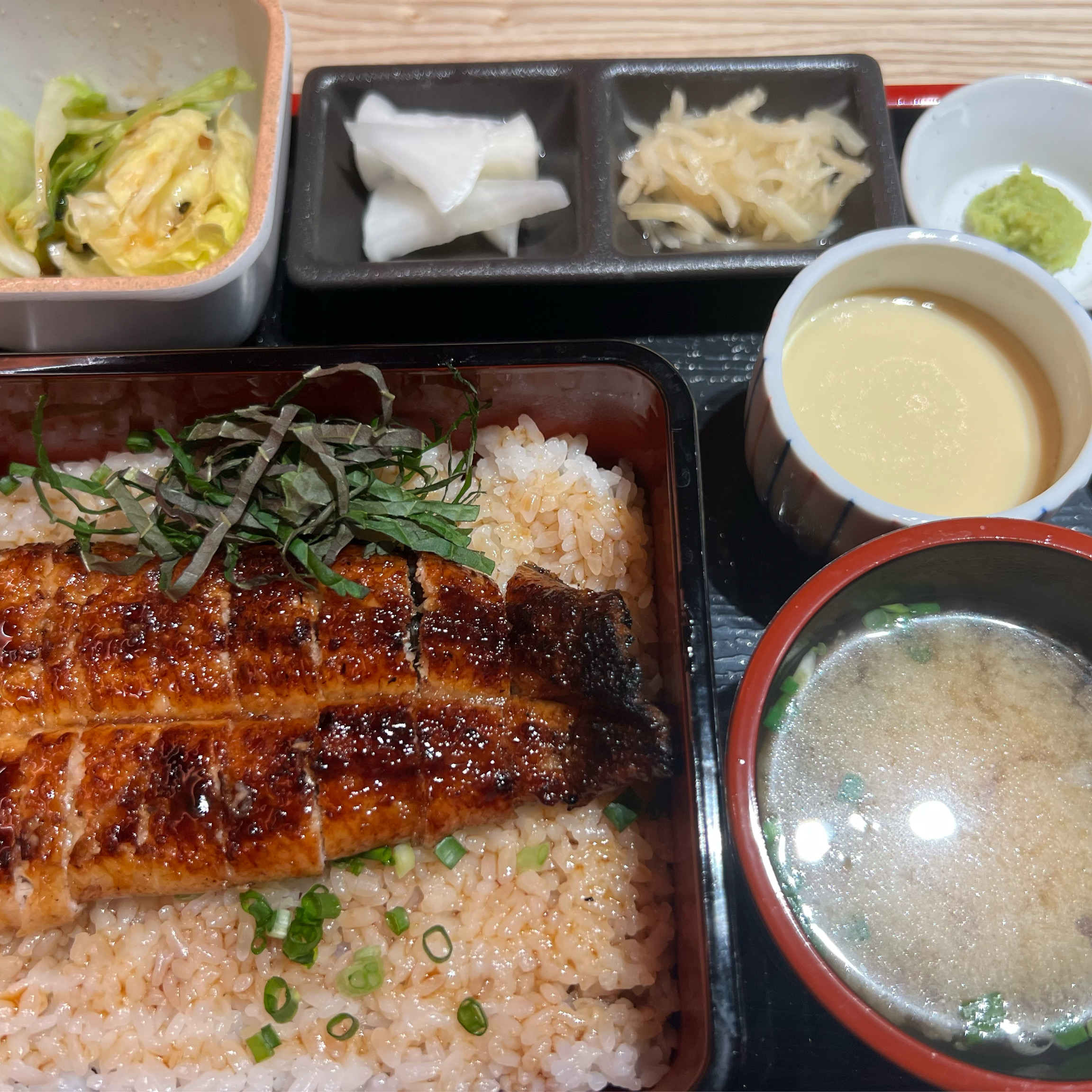첫 방문 때는 밥이 약간 질었는데 두 번째는 밥이 딱 알맞게 잘 되어서 맛있었어요. 사진은
