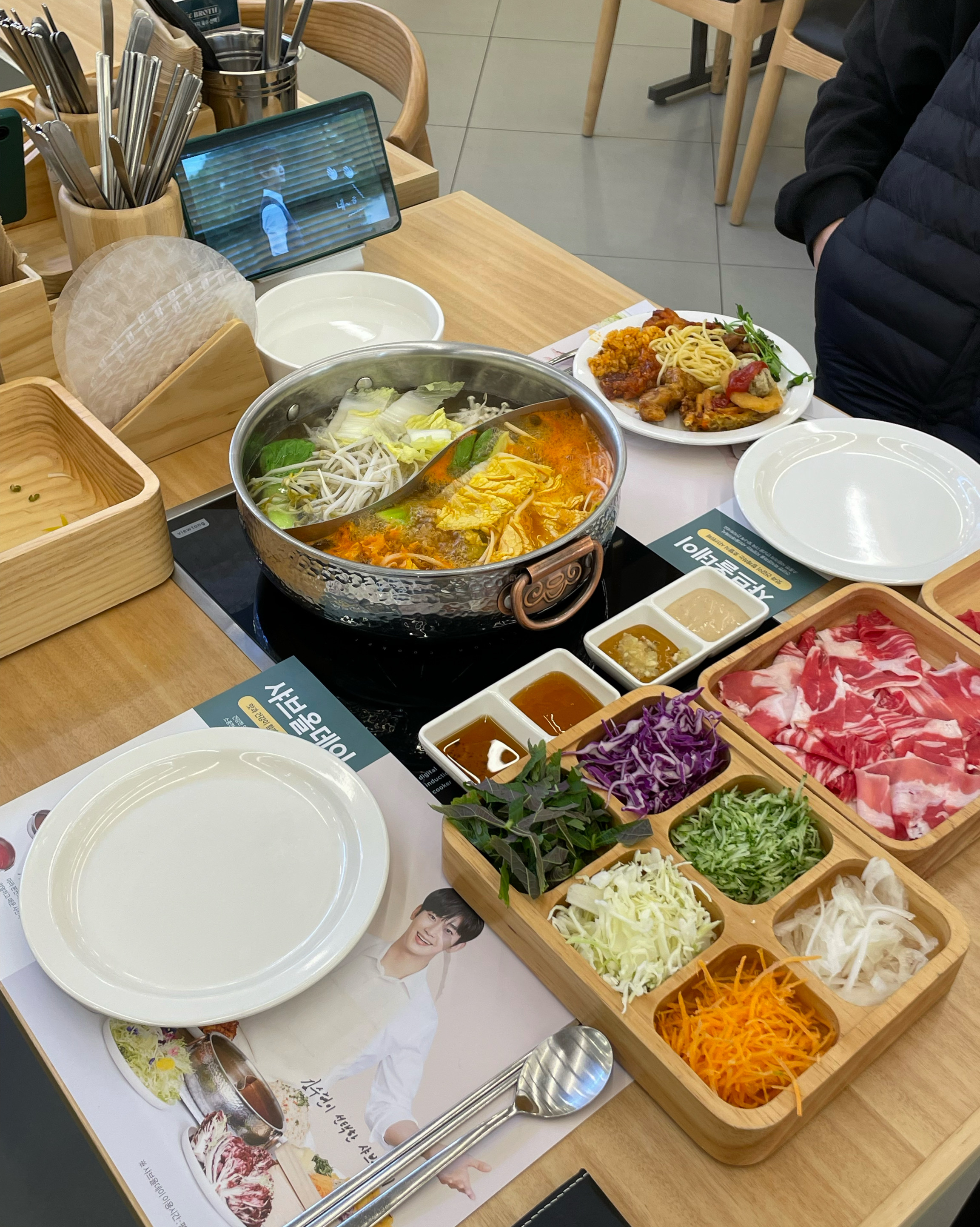 요즘 포항에서 샤브올데이가 핫하다는 얘기를 엄청 들었었는데 드디어 와봤네요>_< 역시나 사