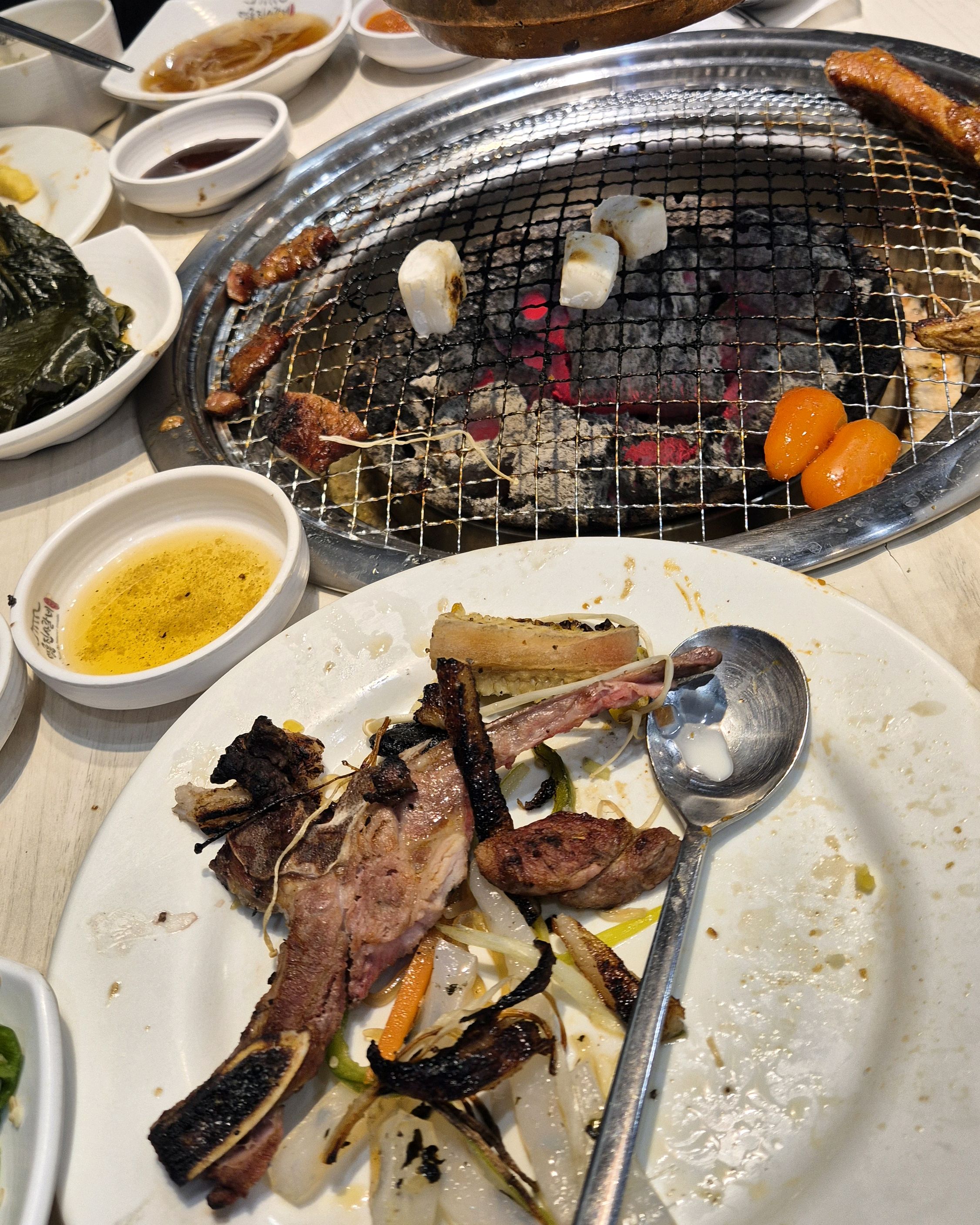 청포묵, 잡채가 만들어 놓은지 오래되서 말라 비틀어짐 고기는 먹을만 했지만 조금씩 자주 하