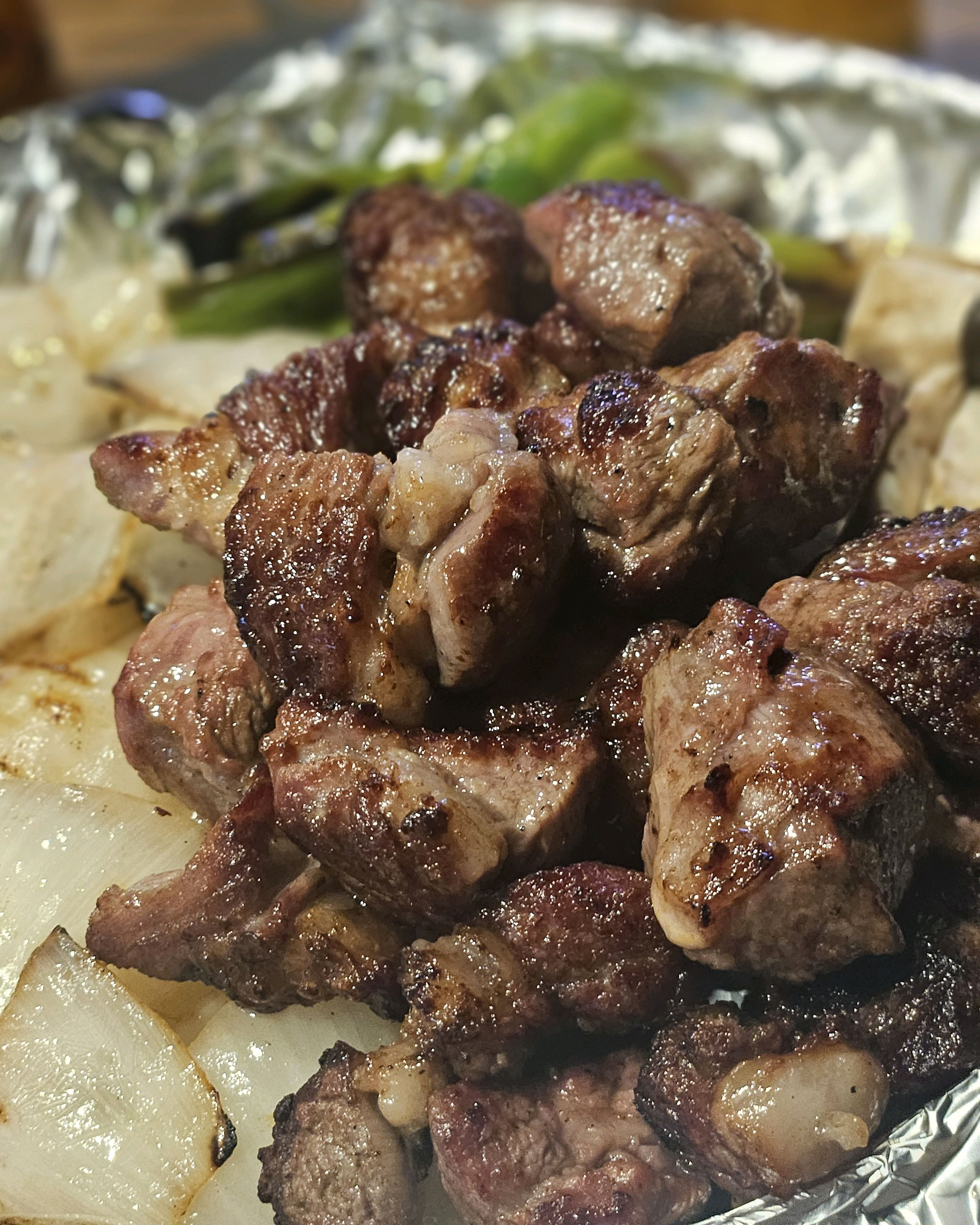 양갈비랑 짬뽕 먹었는데 맛있었어요. 구워주셔서 편하게 먹을 수 있어 좋습니다. 또띠아는 없