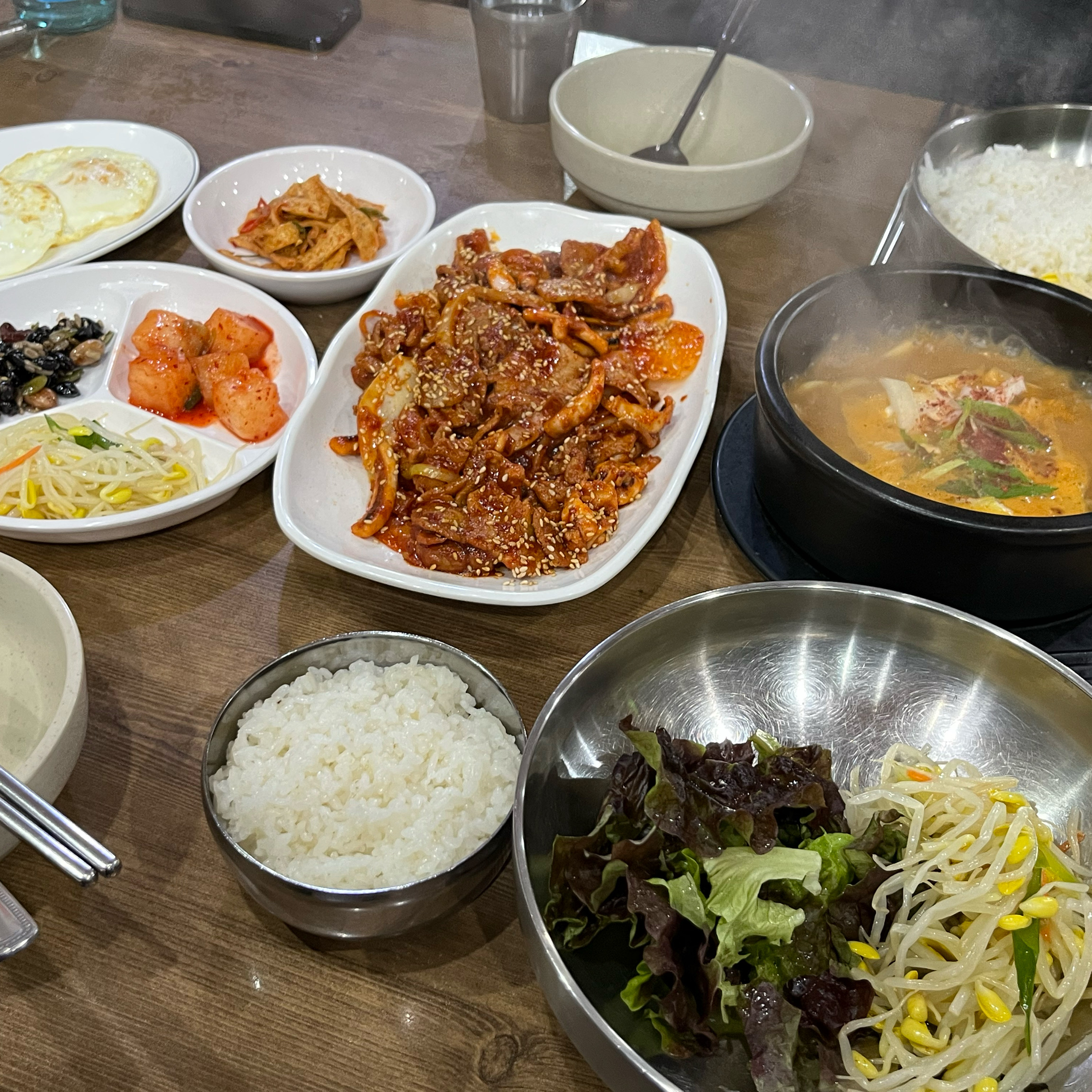 Myeonghak Station Restaurant Flower Pork Restaurant