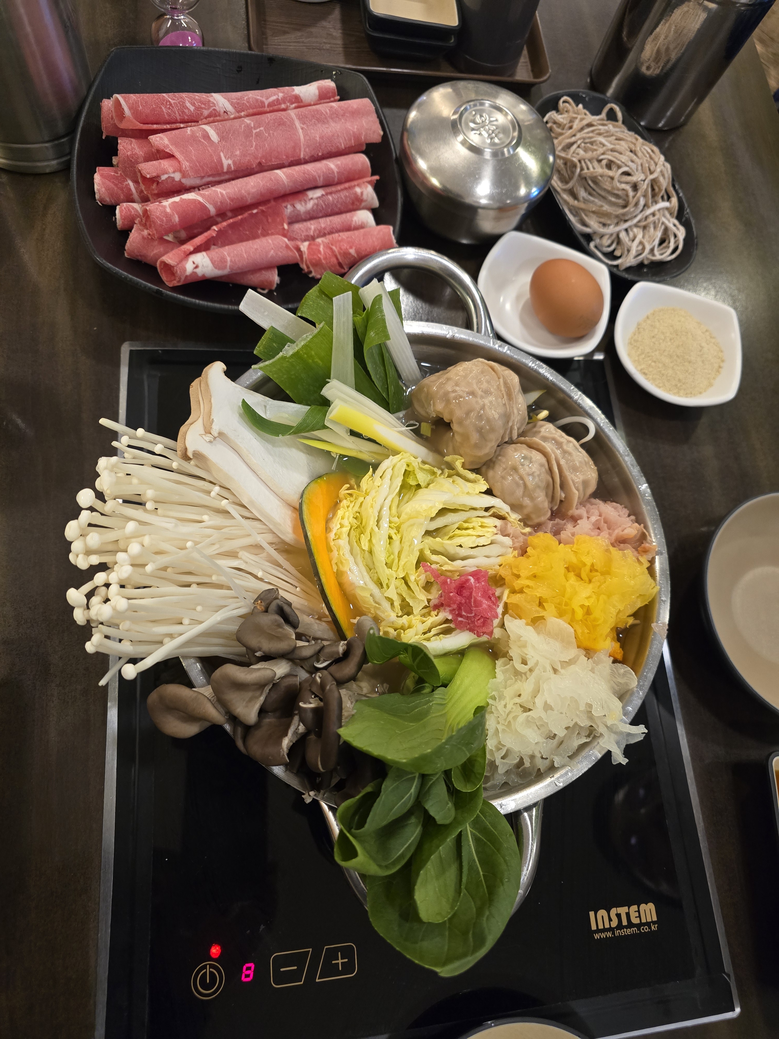 
증산역식당 도투리 샤브칼국수 불광천