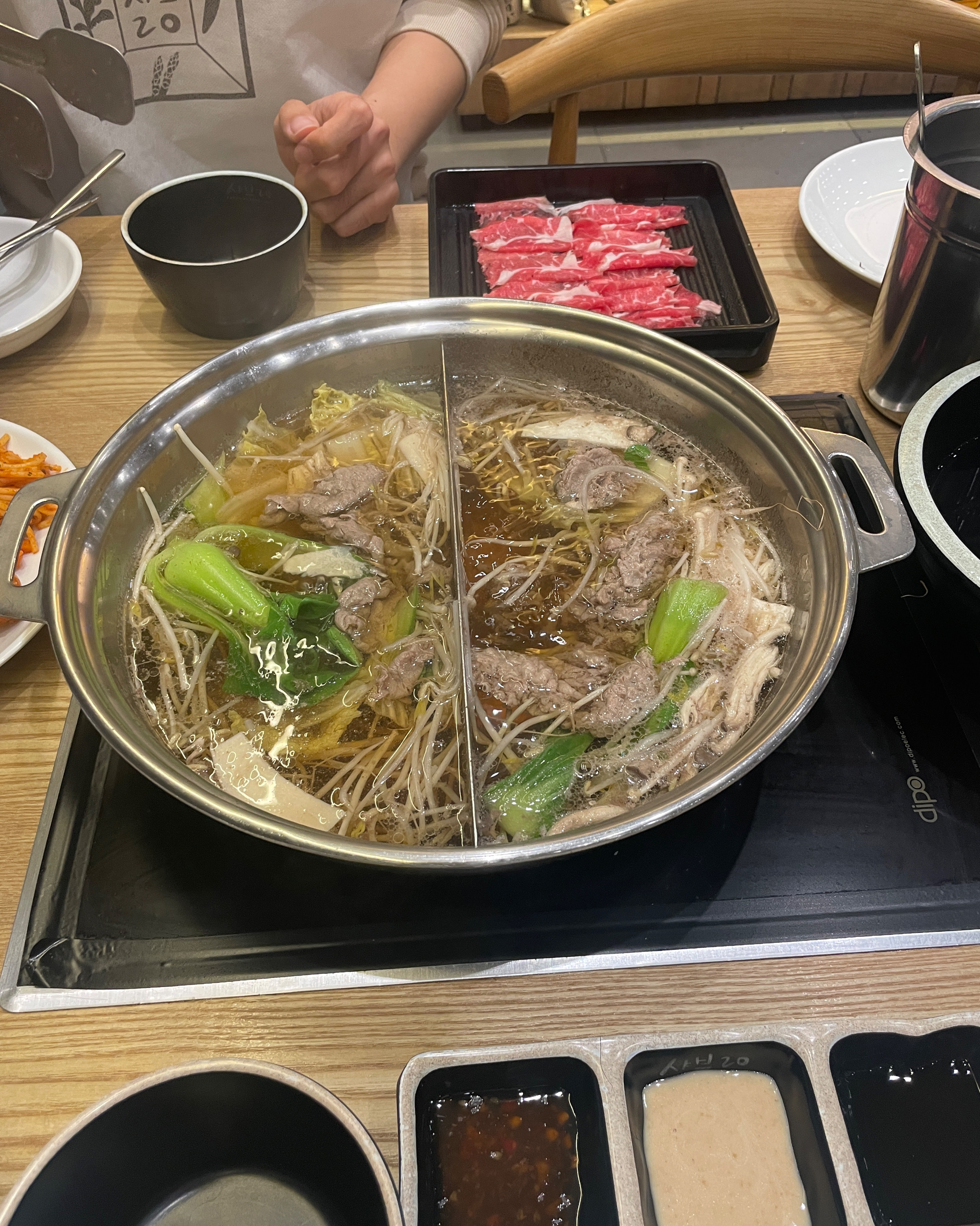 야채들도 너무 신선하고 고기도 잡내 안 나고 맛있어용!! 월남쌈 야채들도 너무 싱싱했어요~