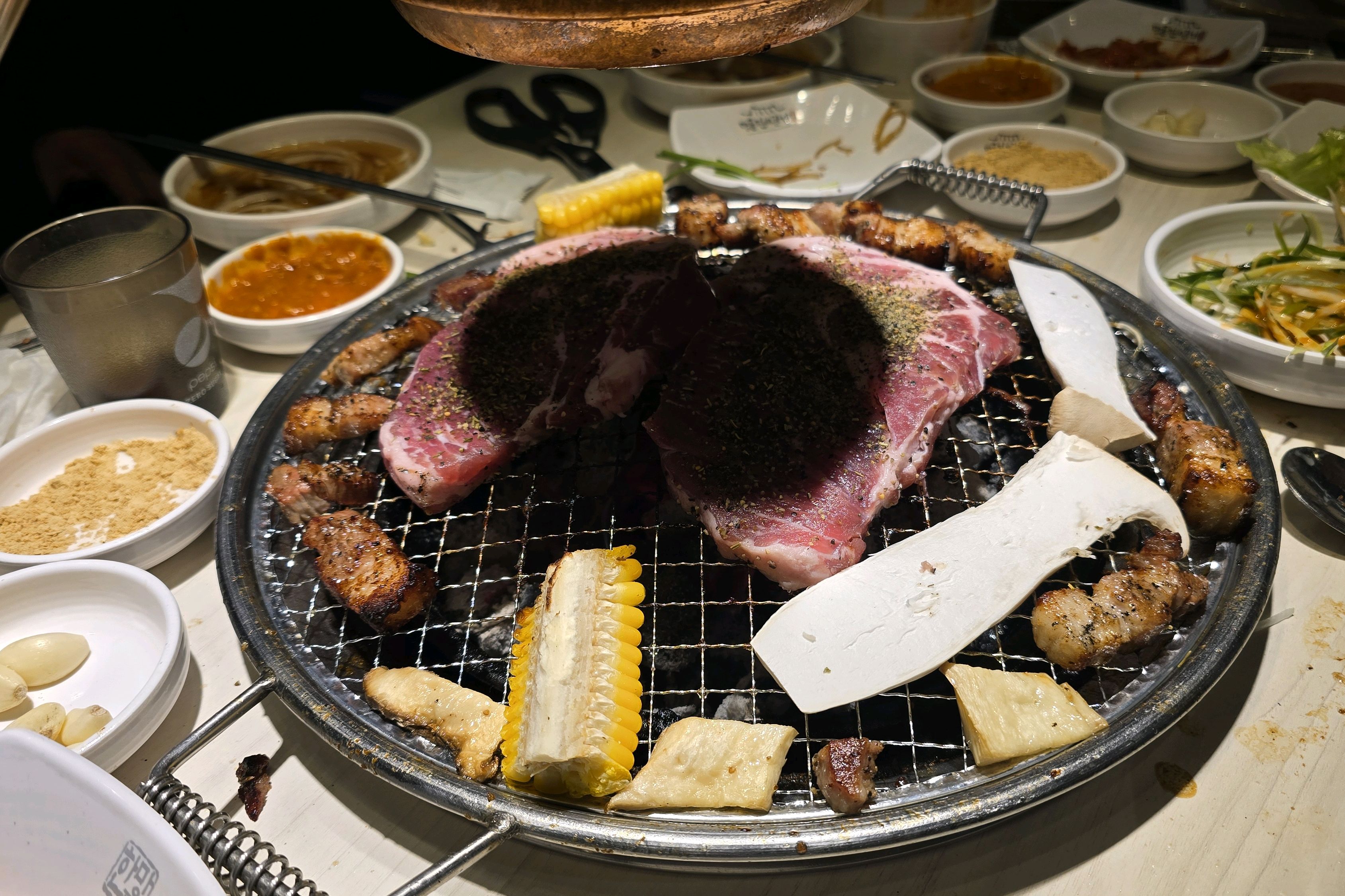 명륜진사 갈비 오랜 만에 가봤는데 이전보다 더 좋아진듯 합니다. 쌍문점이 특별히 좋은걸수도