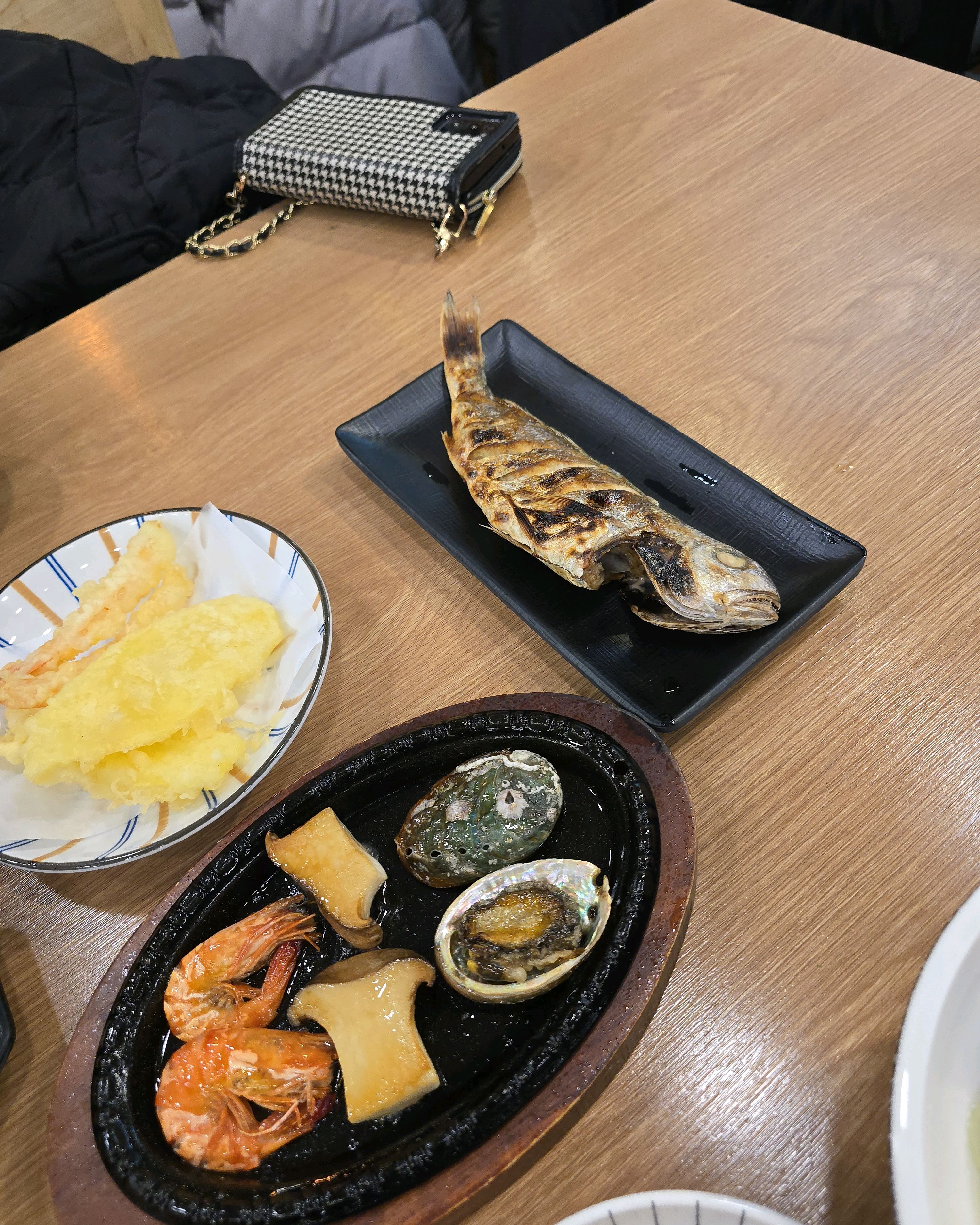 신선한 고등어회와 갈지회 딱새우회 좋아요 - 제주 맛집 은강 제주공항본점