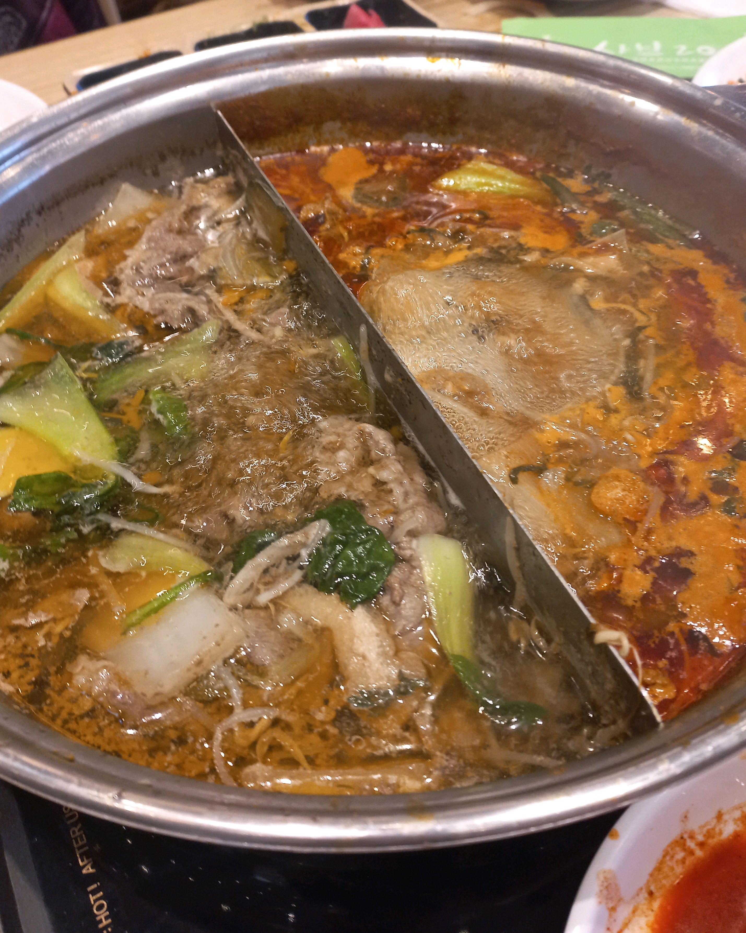 넓고 친절해요. 고기가 무제한이여서 부담없이 먹을 수 있어 좋아요 - 대구 시지 맛집 샤브20 대구시지점