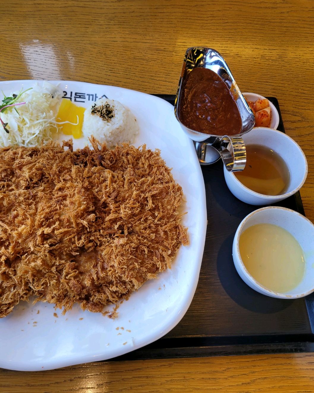 정식은 별로네요.왕돈까스만 시켜 먹어야겠어요~매운소스가 너무맛있는 홍돈 - 경기 광주 맛집 홍익돈까스 경기 광주점