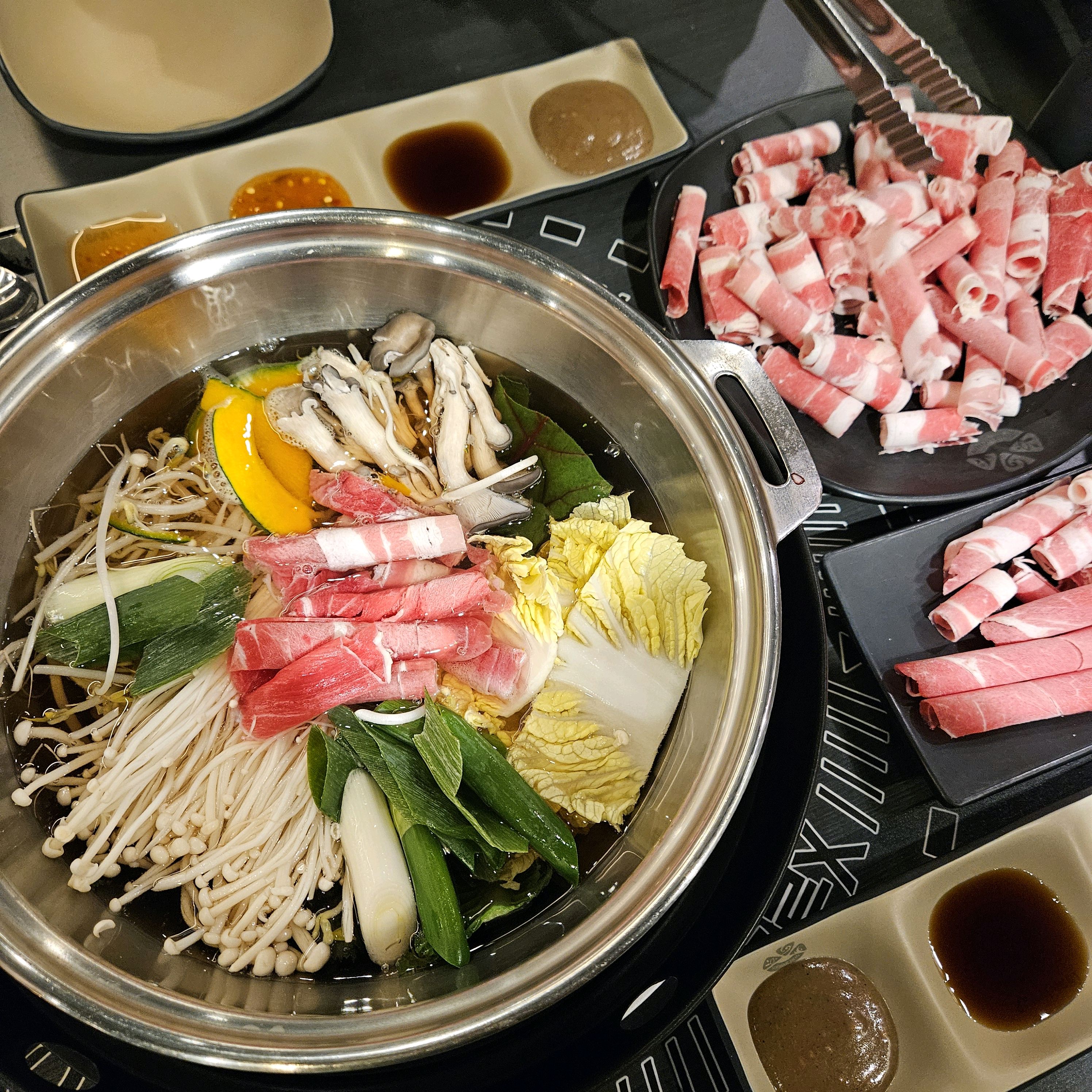 n년째 단골중인 소담촌! 신선하고 푸짐하고 맛있어서 주기적으로 샤브샤브 수혈하러 가고있어요