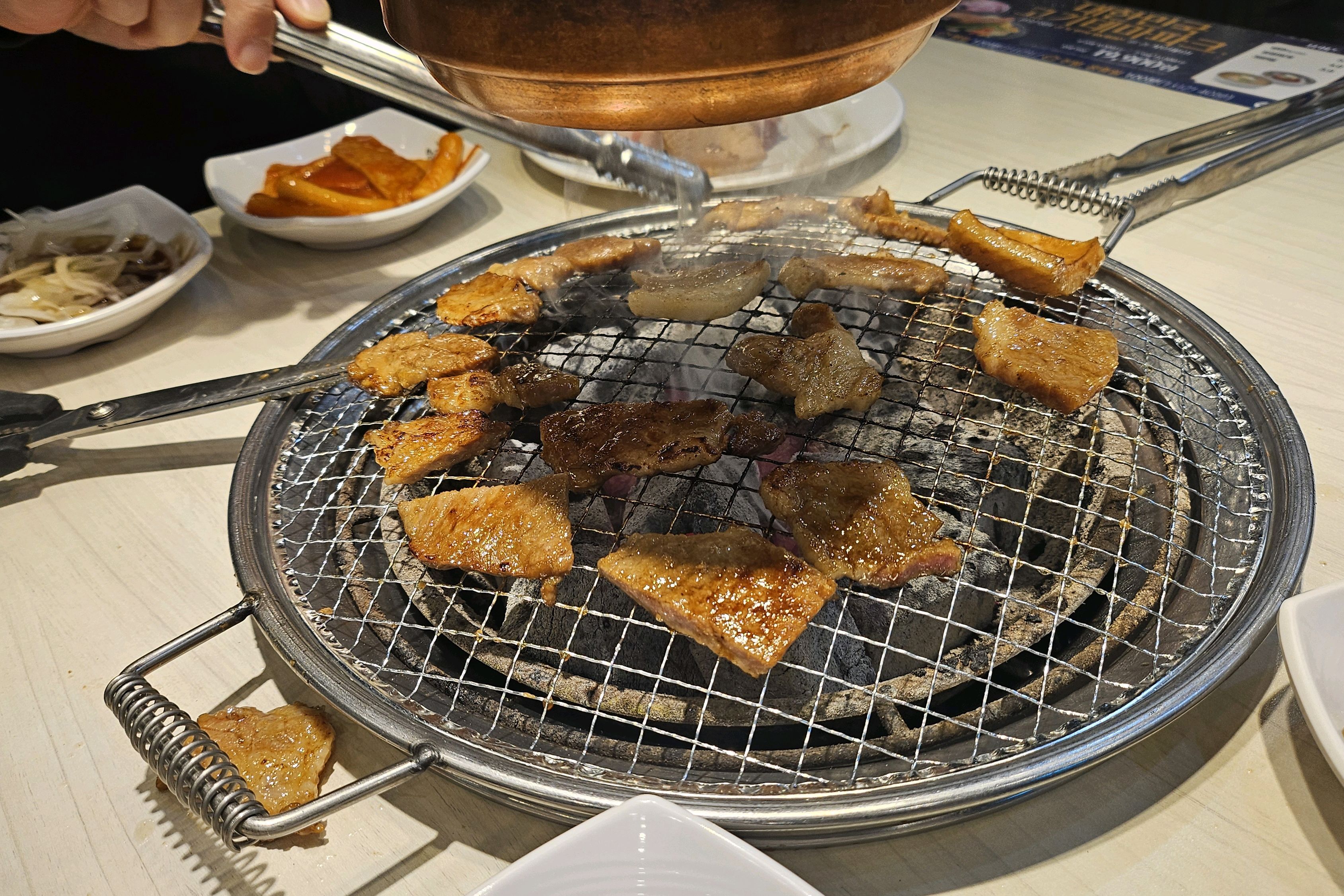 명륜진사갈비 약 4년만에 갔는데 고기 질도 좋고 종류도 많아지고 샐러드바도 생겼네요^^ 아
