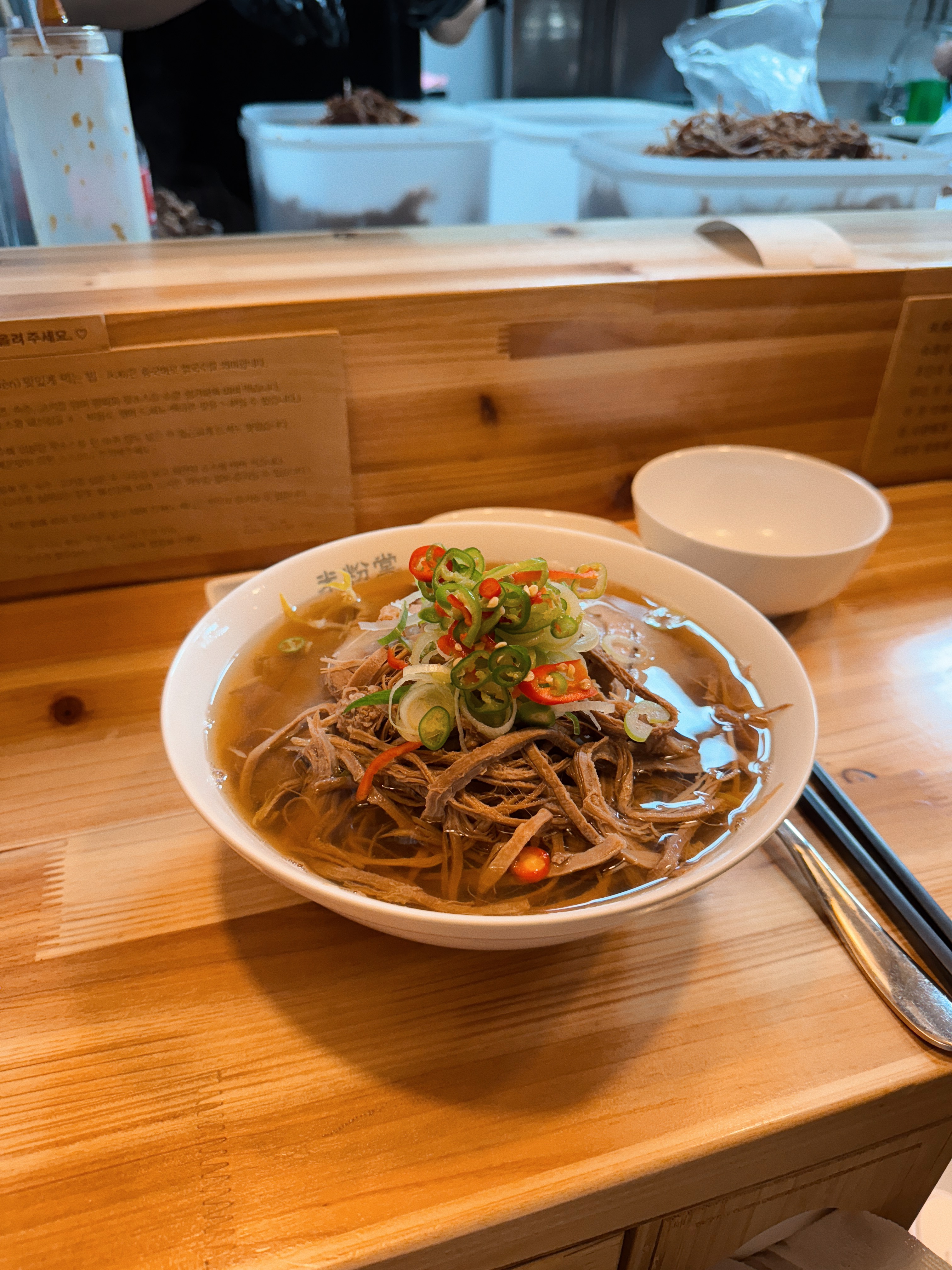 미분당 맛있다고해서 먹으러왔어요. 고기가 많이 들어있고 국물도 시원하고 진하고 맛있게 먹었