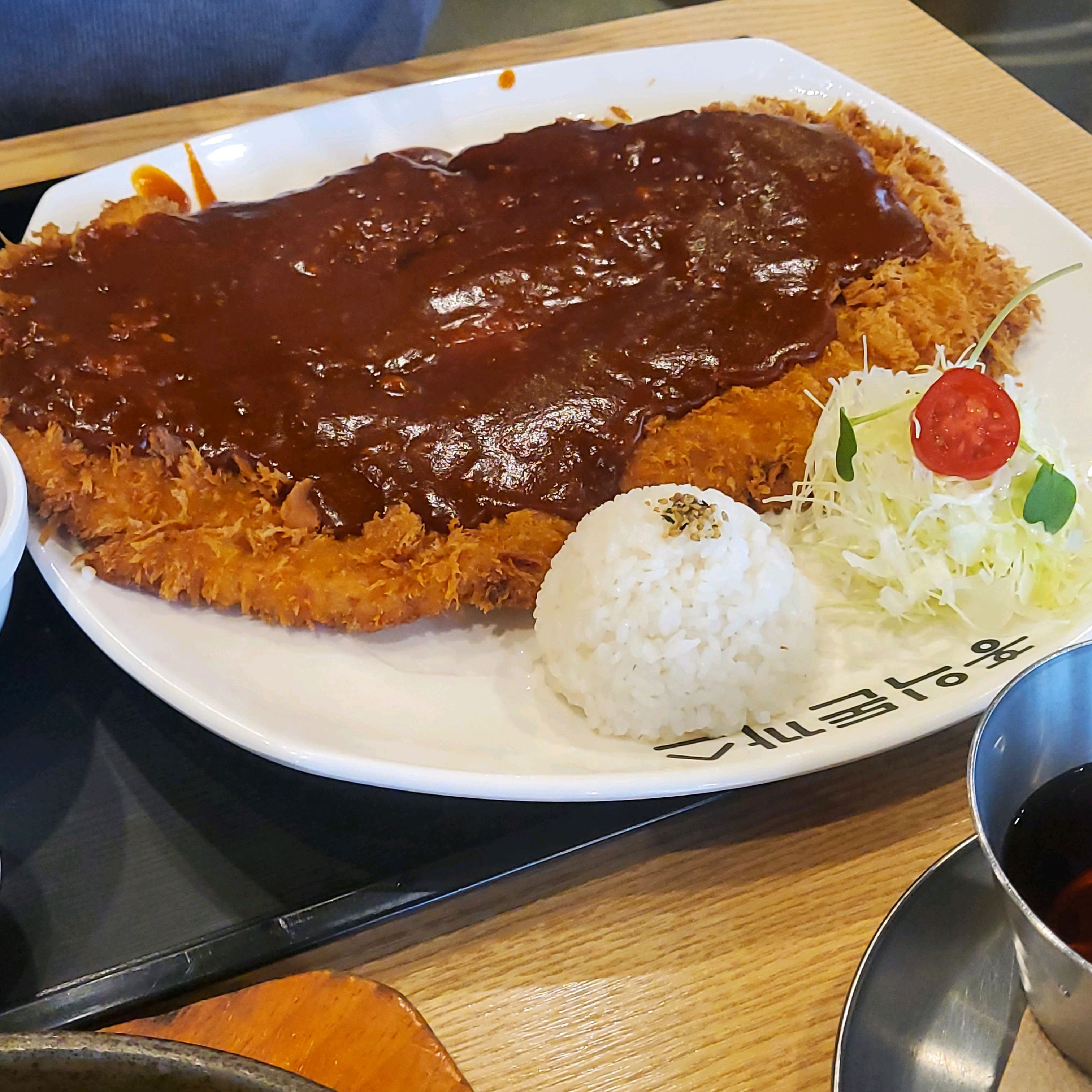 추천1.왕돈까스 2.고구마치즈(느끼함) 3.상하이로제?(매운로제파스타) 4.볶음밥 - 은평구 맛집 홍익돈까스 은평점