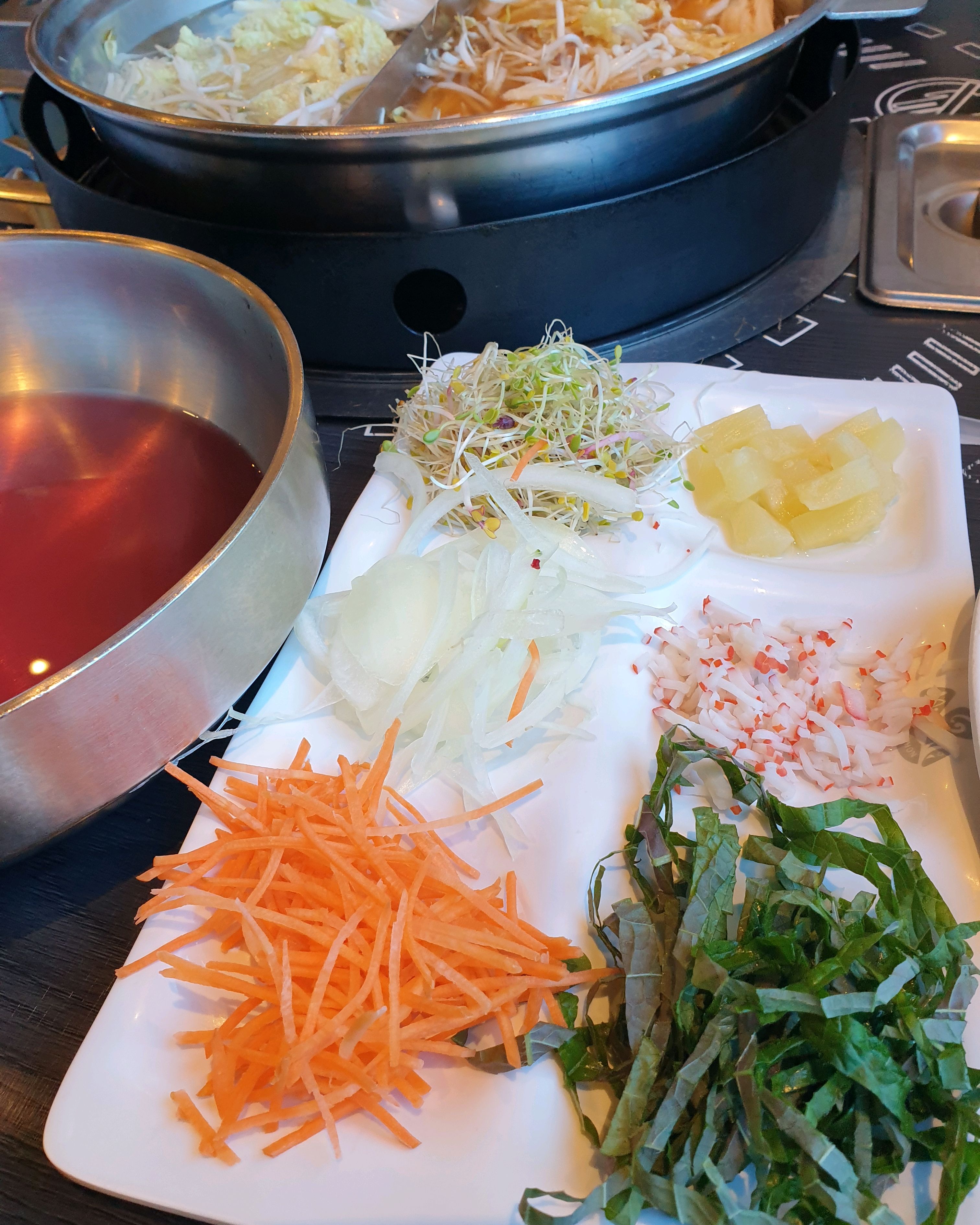 야채도 샤브쌈 부재료도 종류가 다양해서 다양한 맛을 즐길 수 있어요. - 보라매역 맛집 소담촌 보라매역점