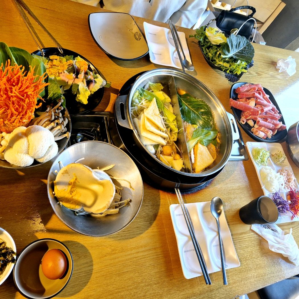 크리스마스날이라 사람이 많고 버섯샤브 한사람 21.900₩ 맛있게 잘 먹었어요 ㅎㅎ - 미아사거리 맛집 소담촌 미아사거리점
