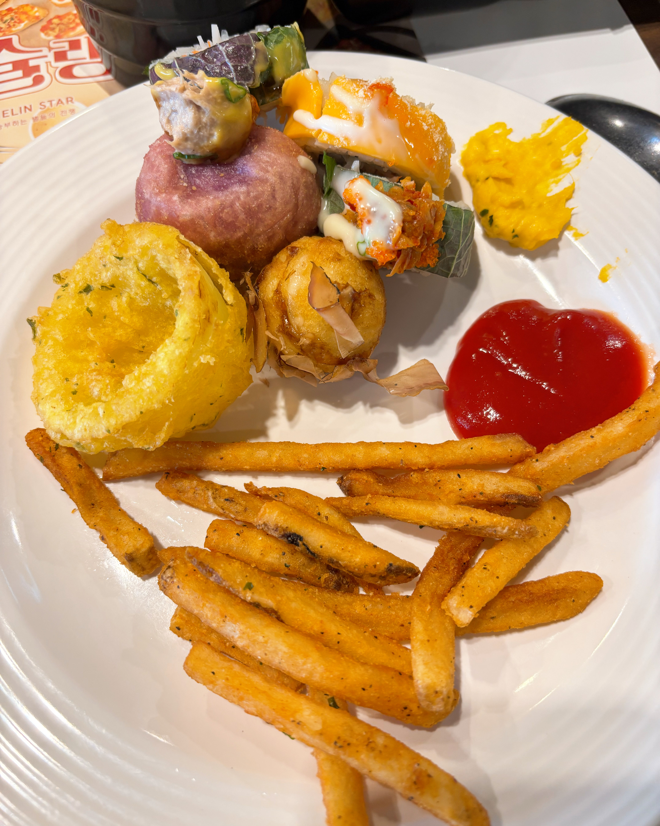 쿠우쿠우 대전점이 맛있다고 해서 방문했는데 메뉴도 알차고 초밥들도 다양했어요~클스마스날 오